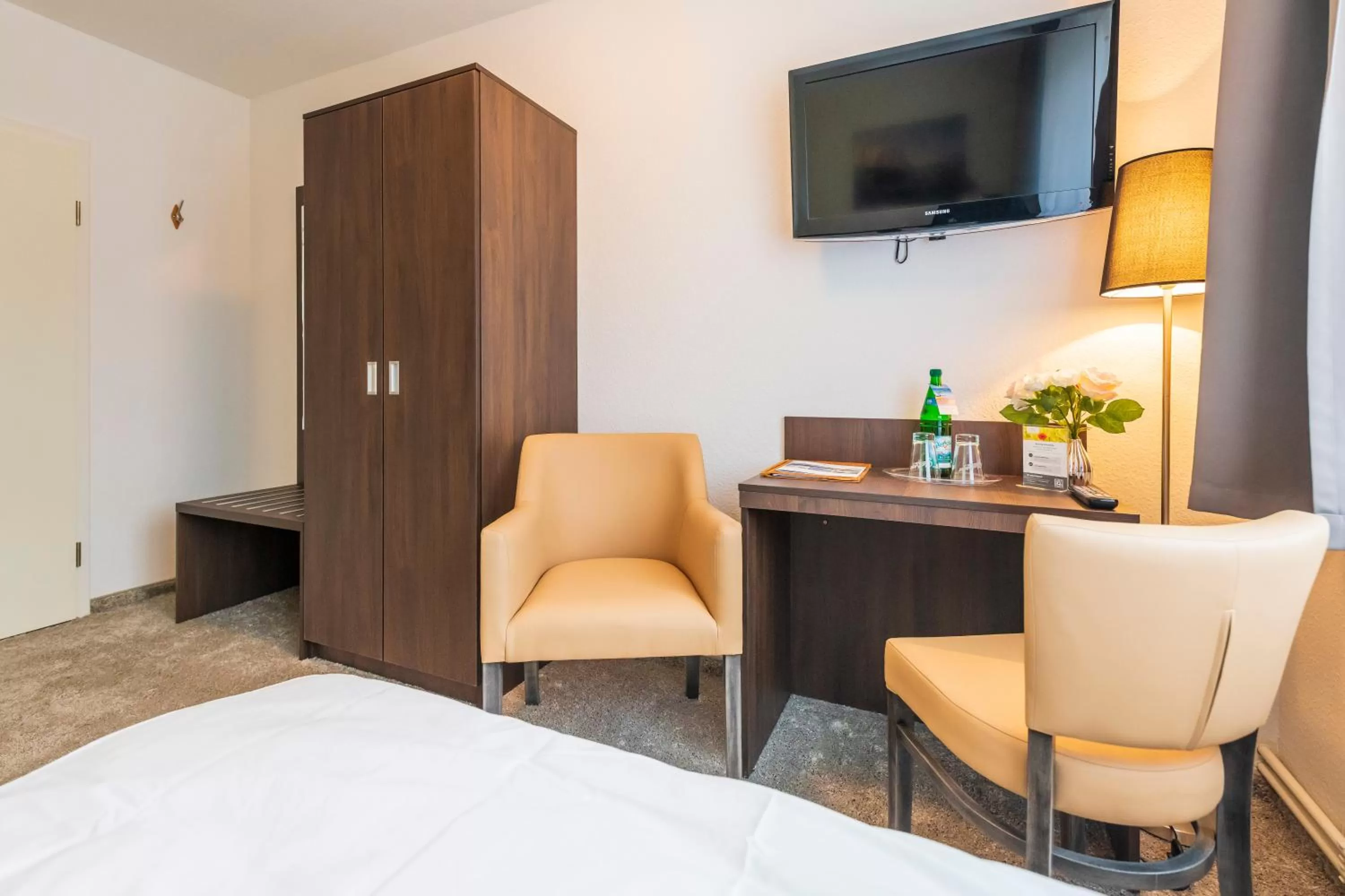 TV and multimedia, Bed in Hotel Mukran