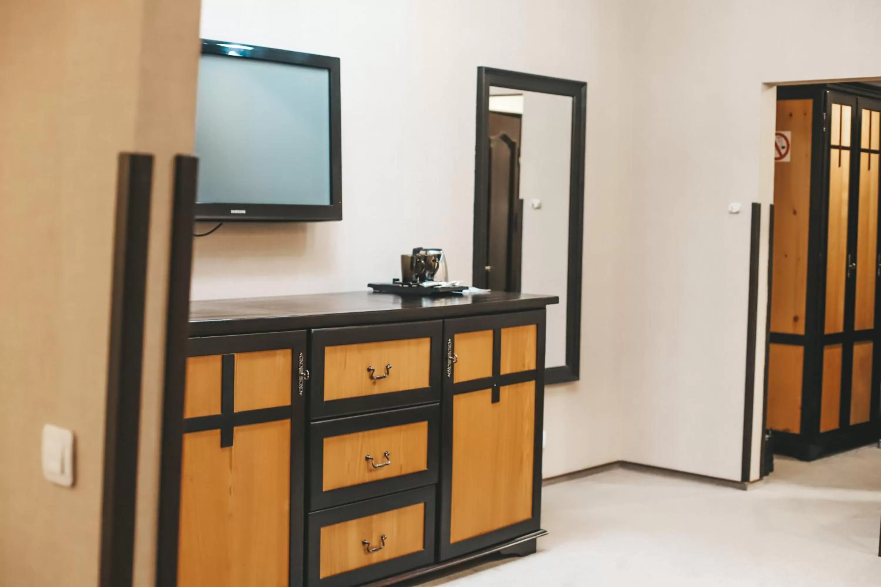 Communal lounge/ TV room in Georg Palace Hotel