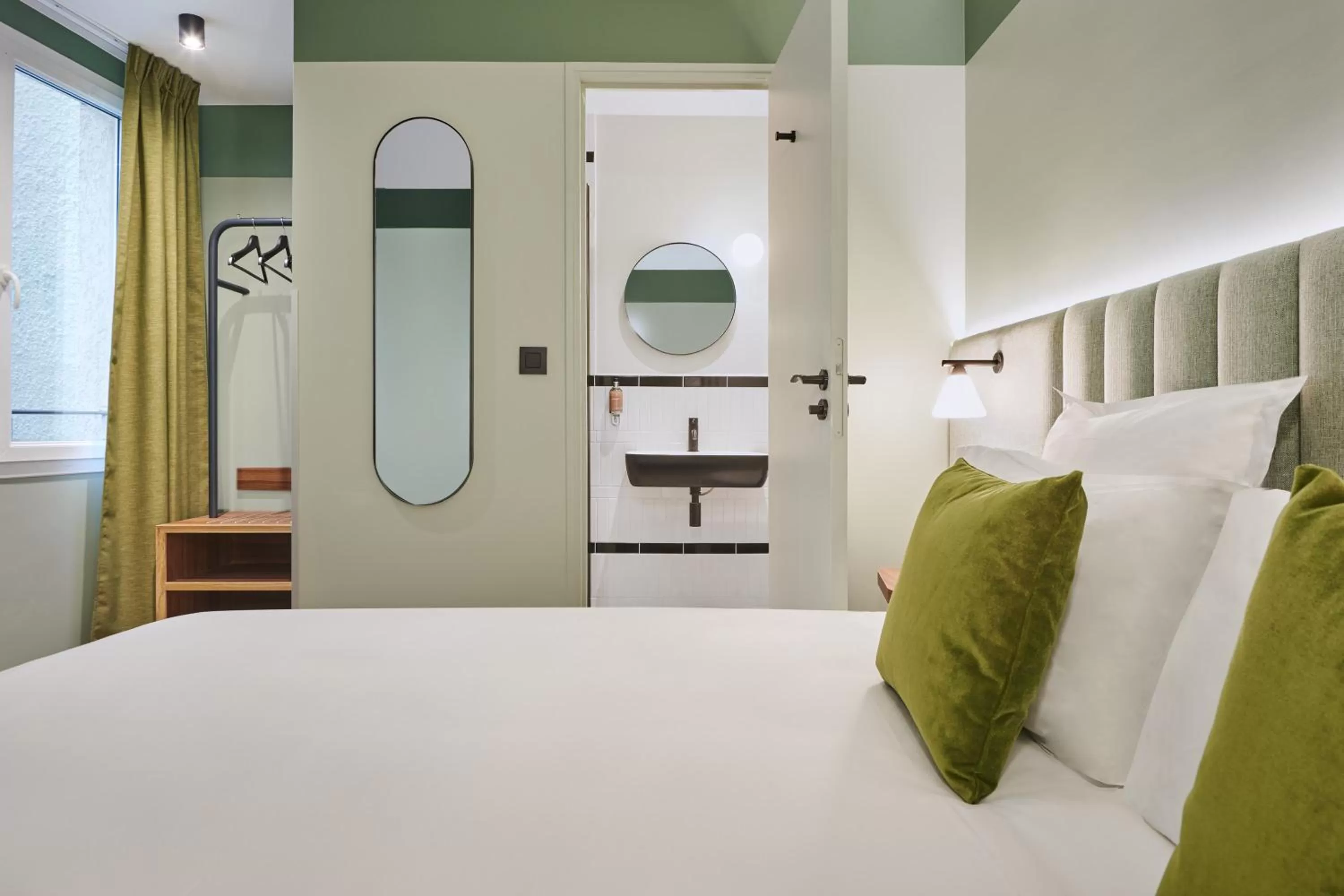 Bed in Hotel 10 Opéra by HappyCulture