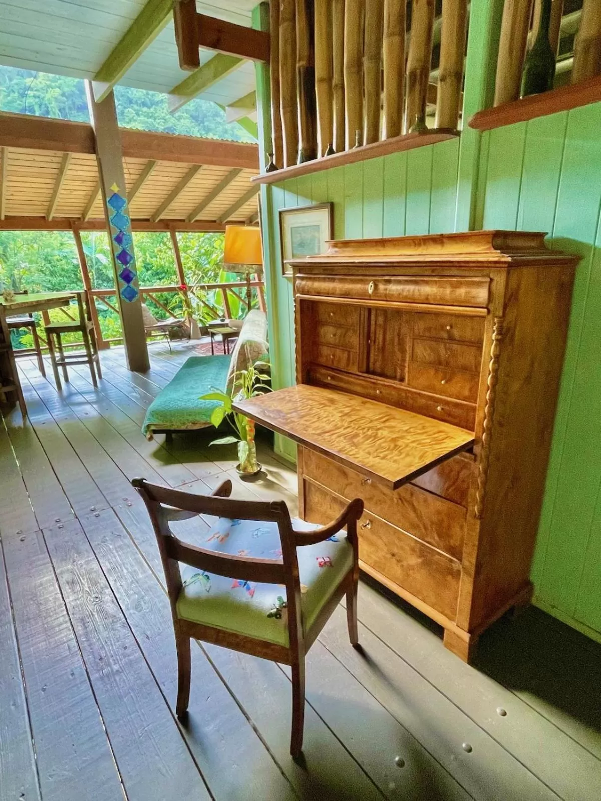 Decorative detail in Cocoa Cottage