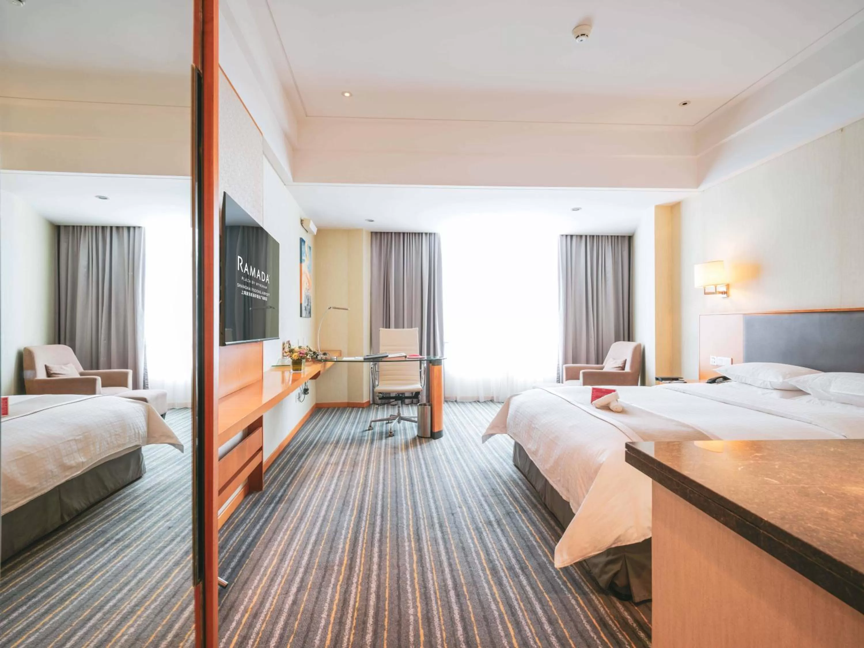 Bed in Ramada Plaza Shanghai Pudong Airport - 3 mins to PVG depature floor & check entrance with hotel shuttle
