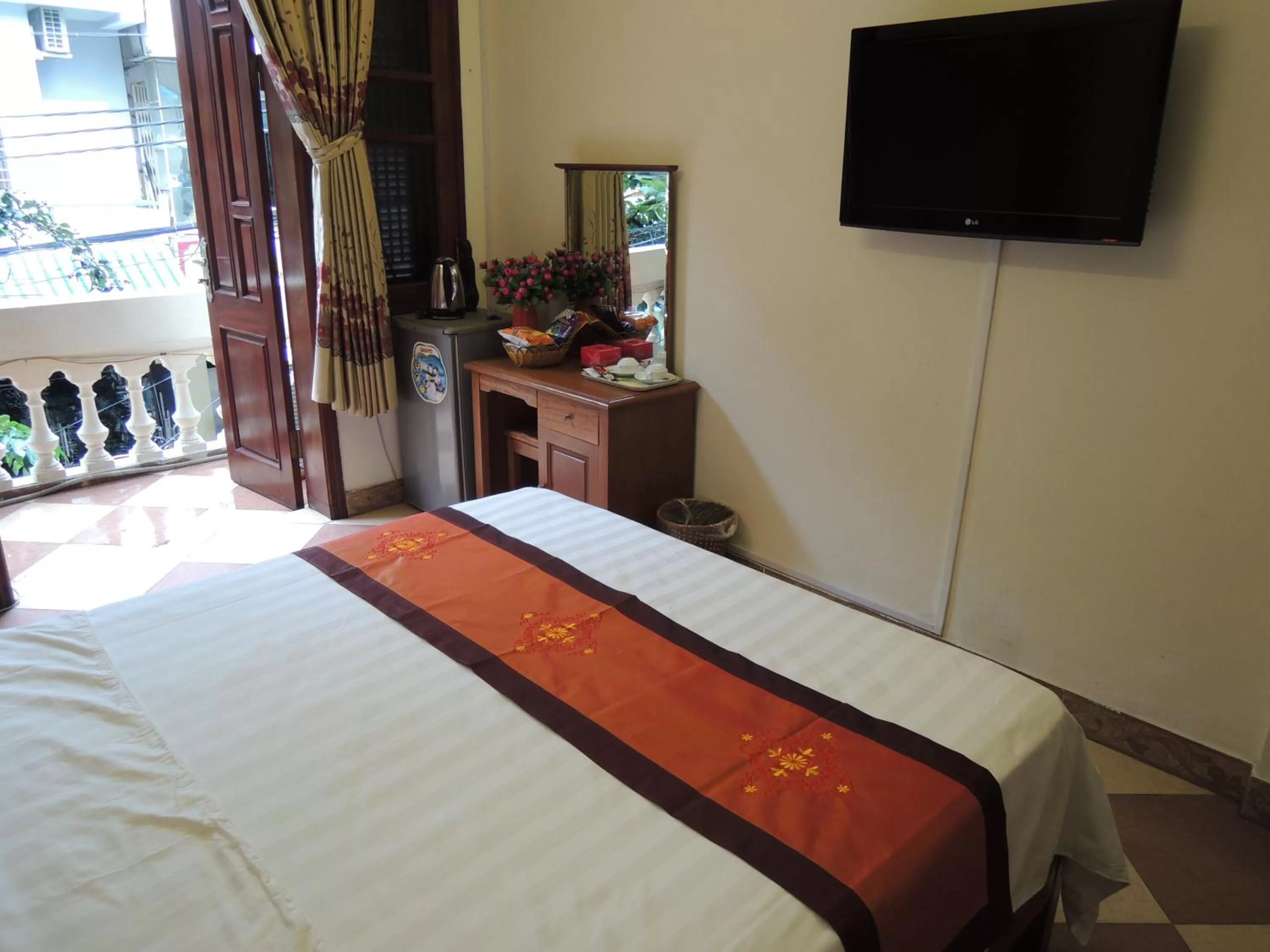 Photo of the whole room, Bed in Hanoi Ecogreen Hostel