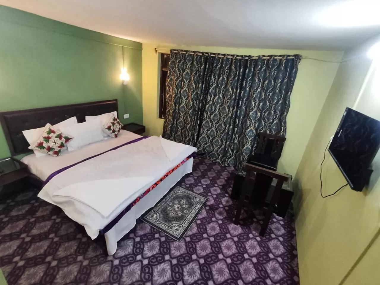 Photo of the whole room, Bed in Dreamland Cottage