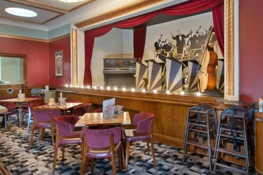 Restaurant/Places to Eat in The Greenwood Hotel - Wetherspoon