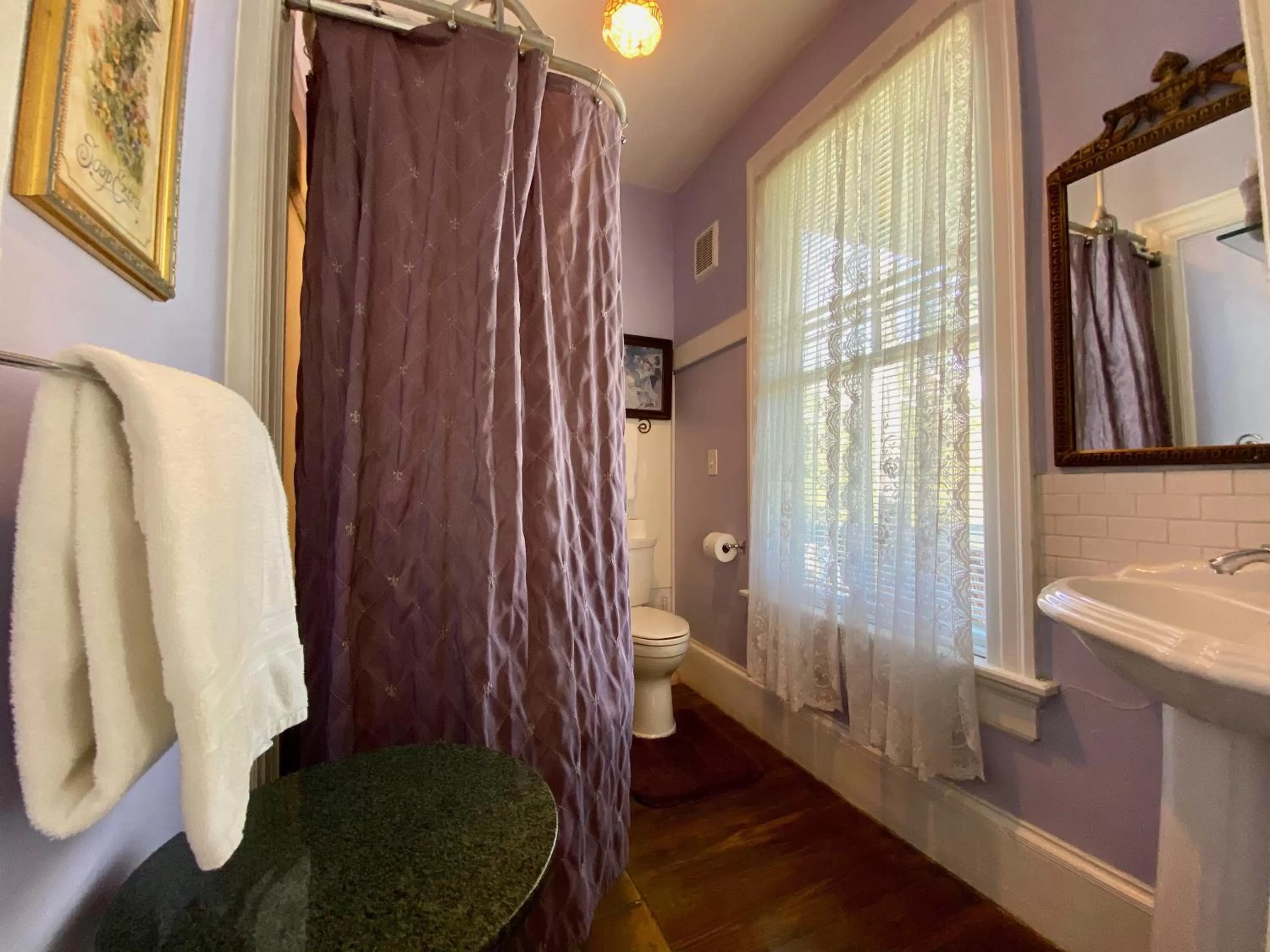 Bathroom in Penny Farthing Inn