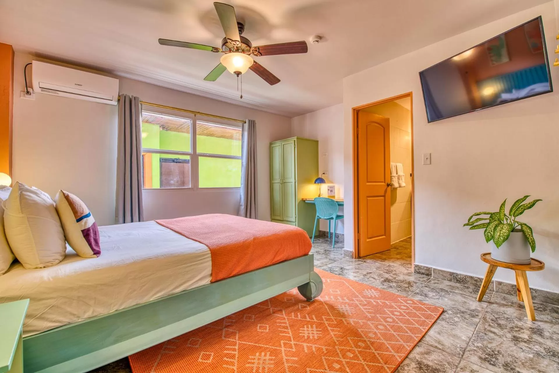 Photo of the whole room, Bed in Bocas Paradise Hotel