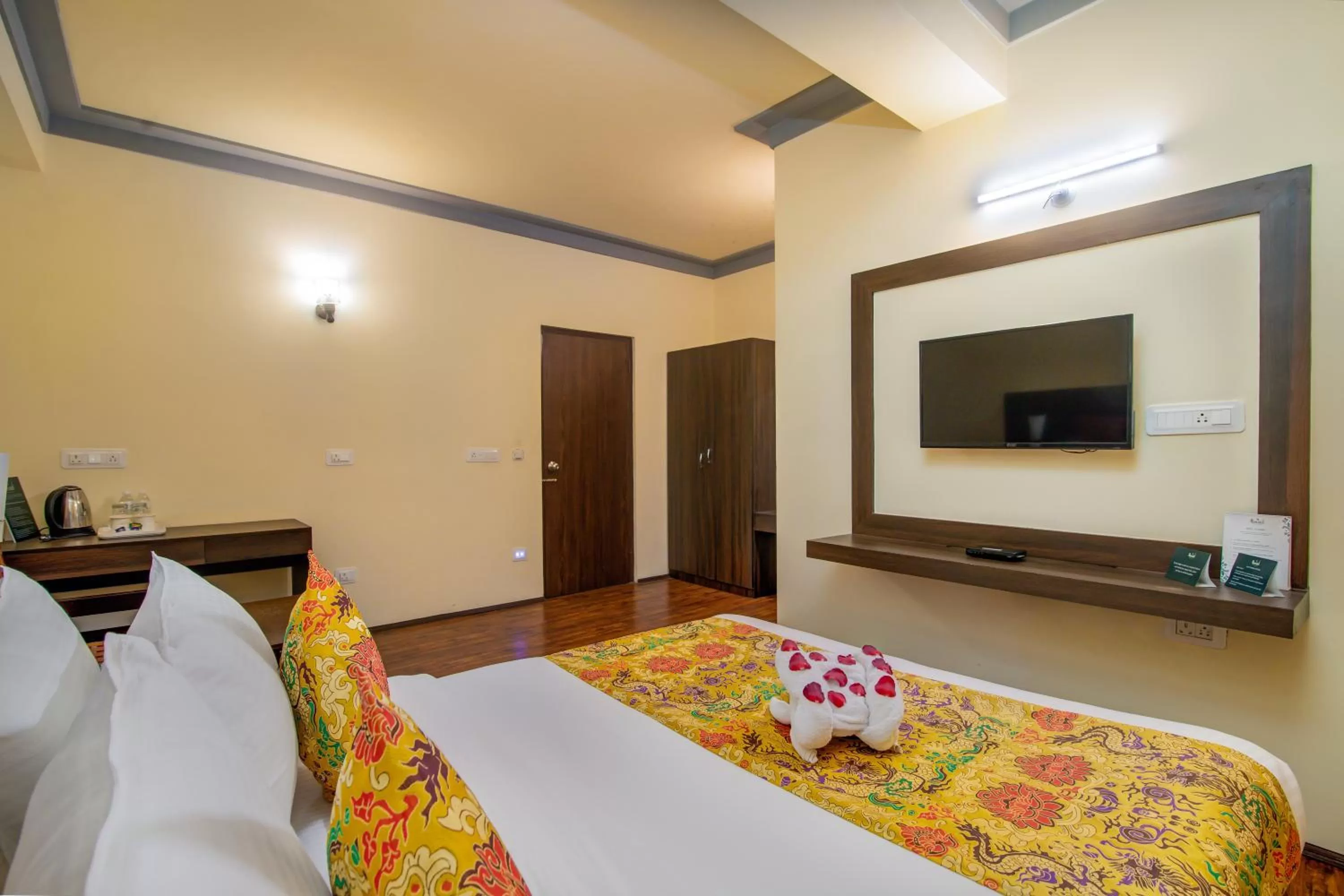Bedroom, Bed in Muscatel Grand Silkroute - 300 Mts from MG Marg