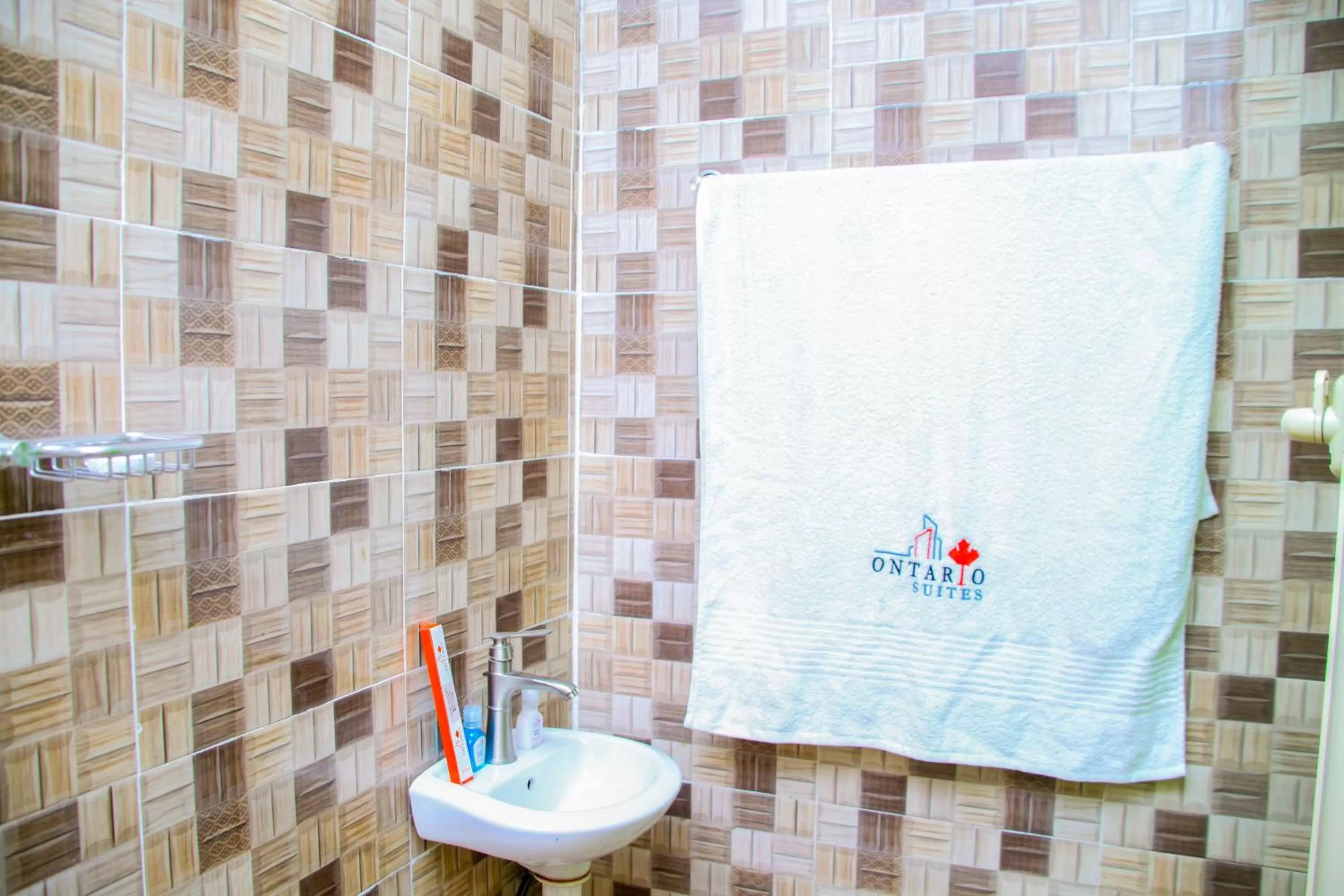 Shower, Bathroom in ONTARIO SUITES