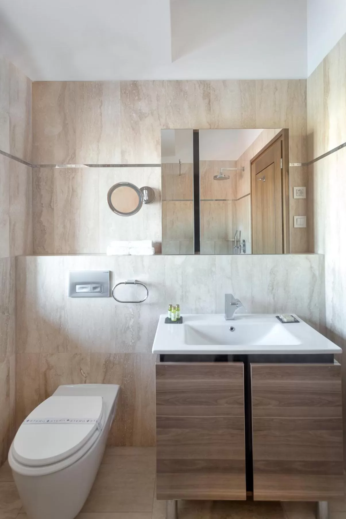 Bathroom in Botrytis Borhotel