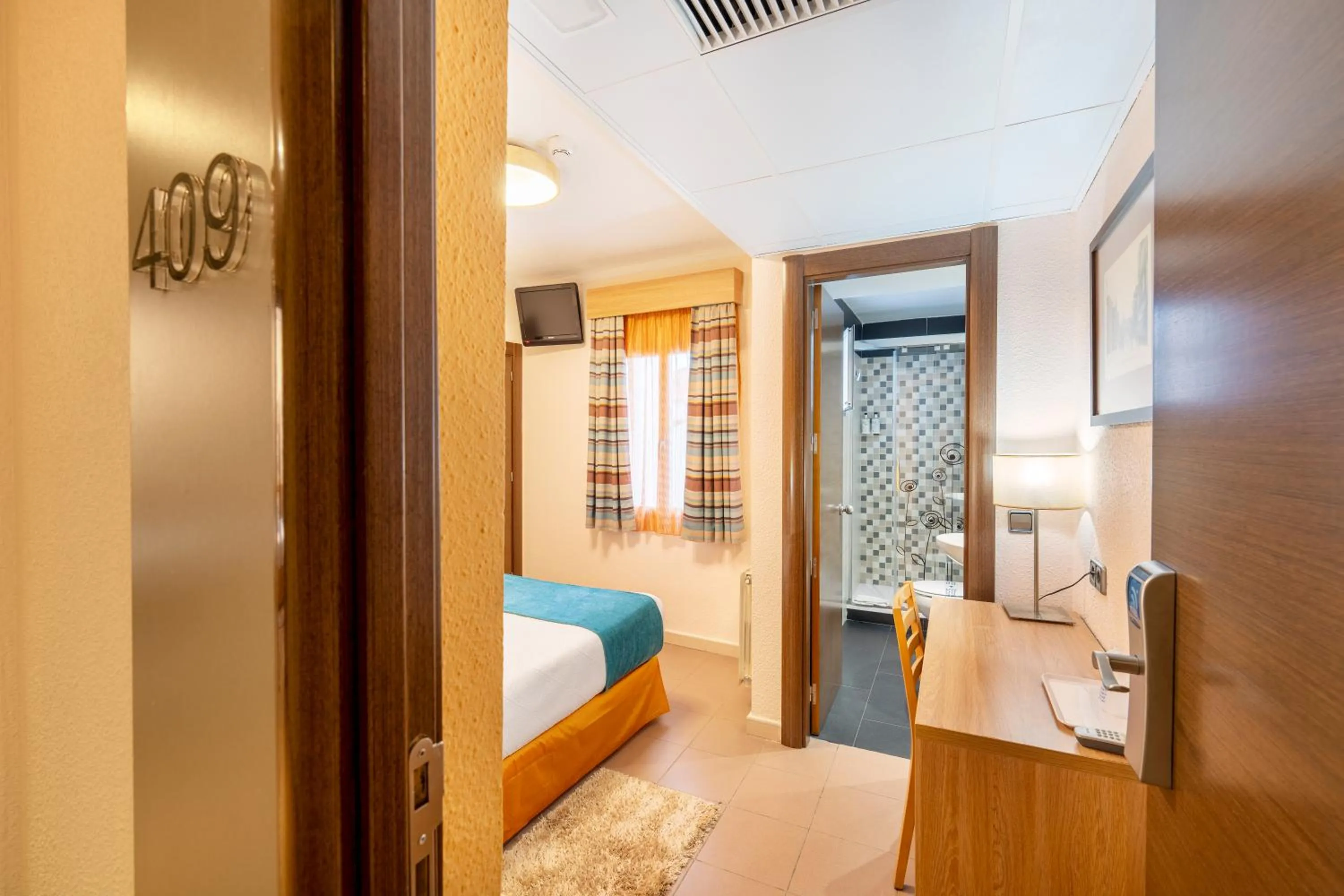 Bedroom, Bed in Hostal Ballesta