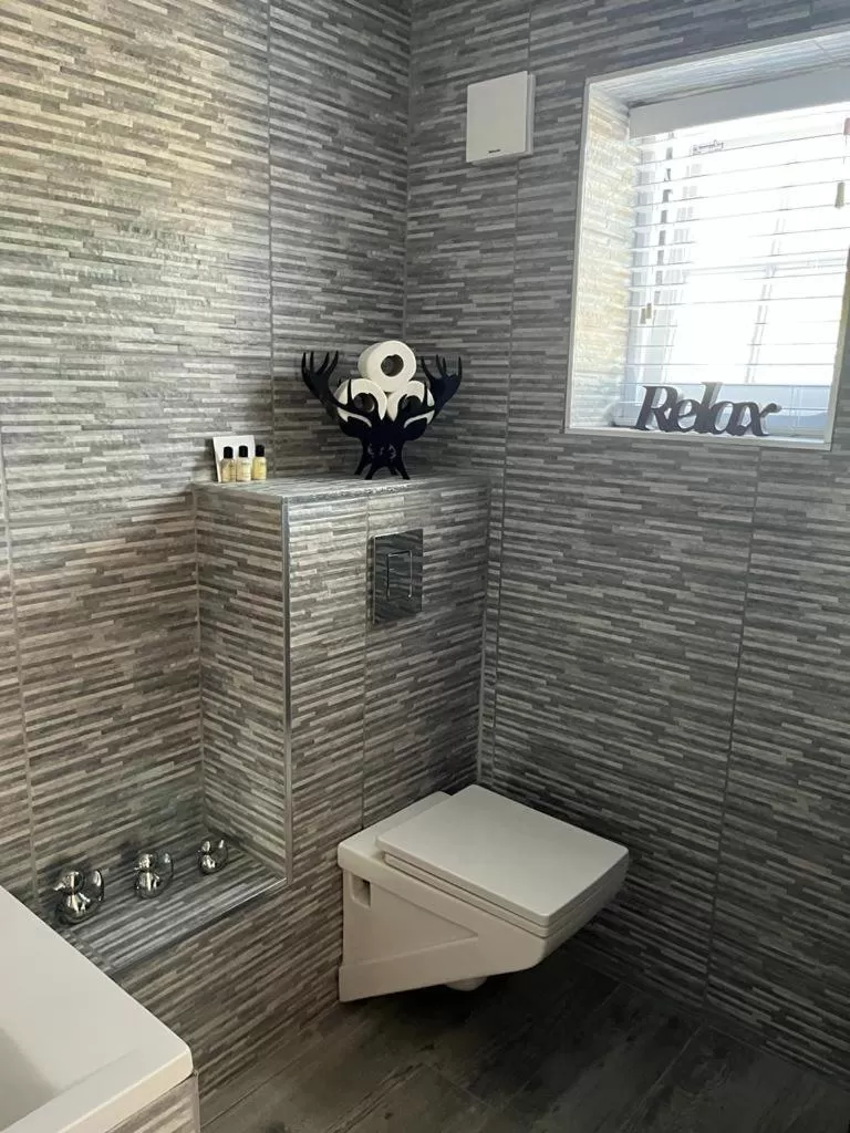 Bathroom in The Lydden Bell