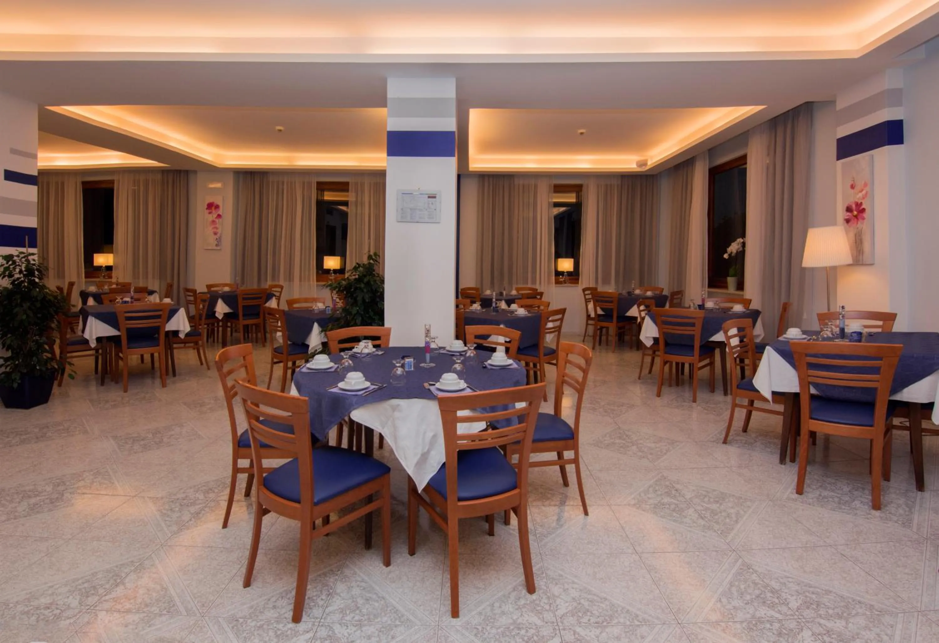 Restaurant/places to eat in Hotel Leone