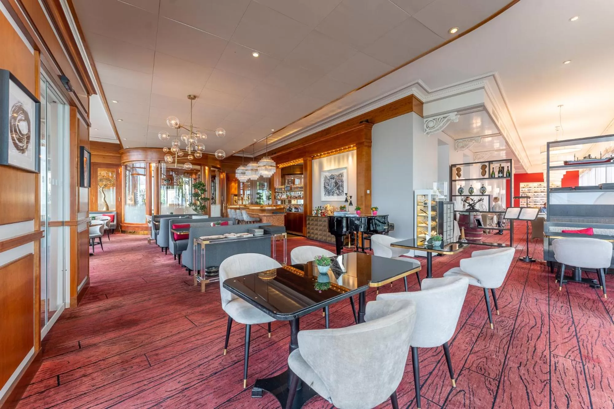 Restaurant/places to eat in Beau Rivage Hotel