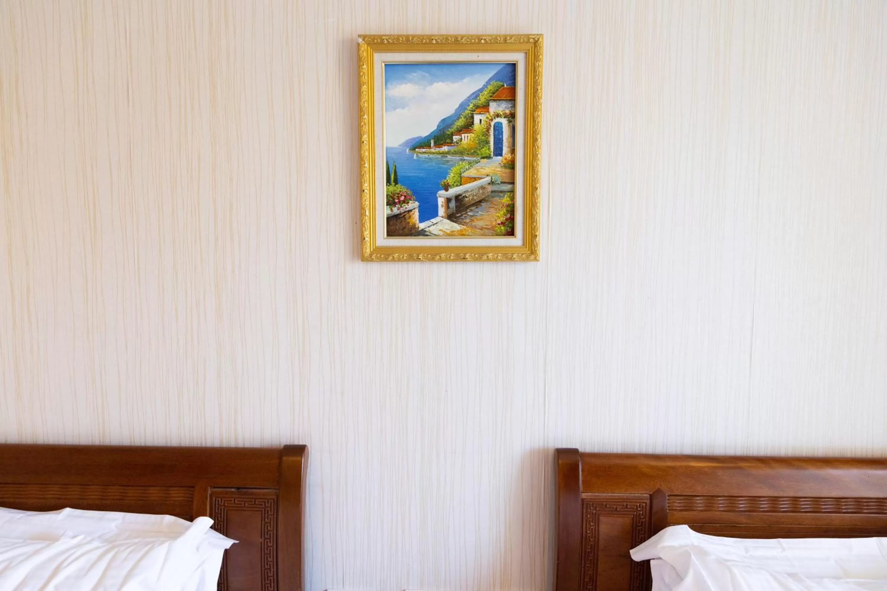 Bed in The Allen Hotel