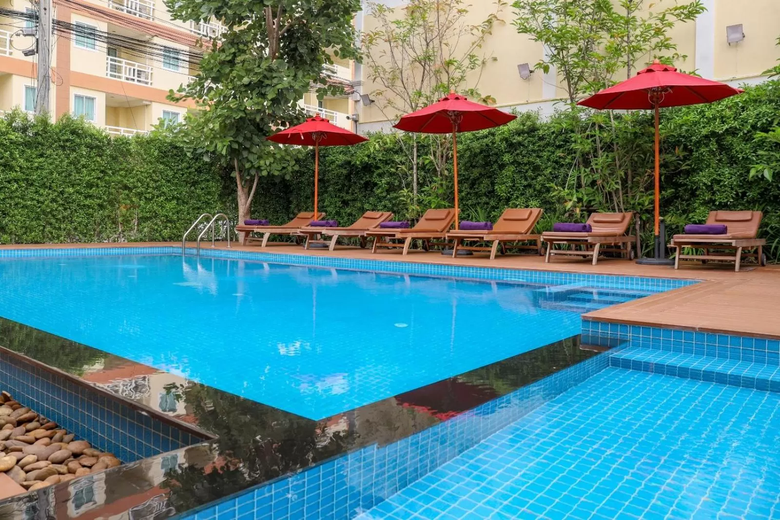 Swimming pool in Golden Sea Pattaya - SHA Extra Plus