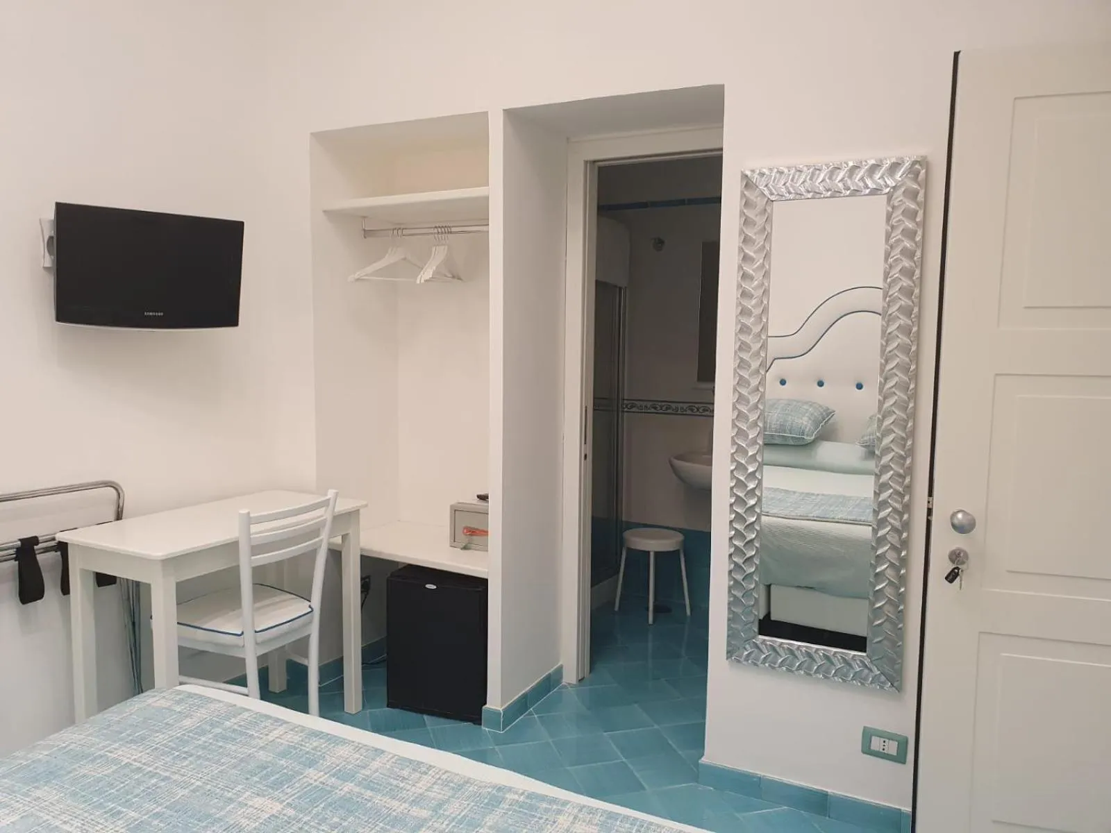 Photo of the whole room, Bed in Albergo S. Andrea