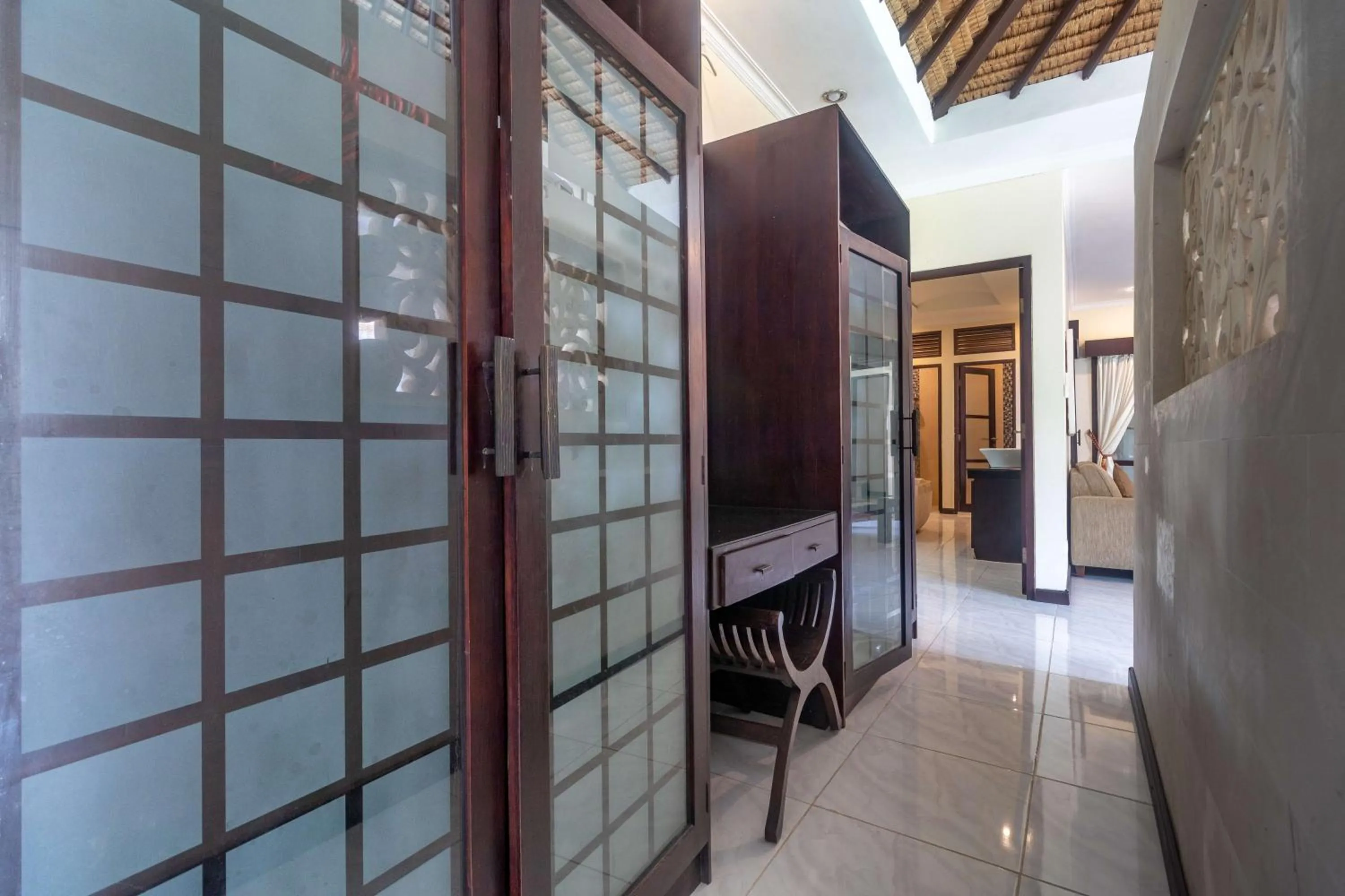 wardrobe, Bed in Aleesha Villas and Suites