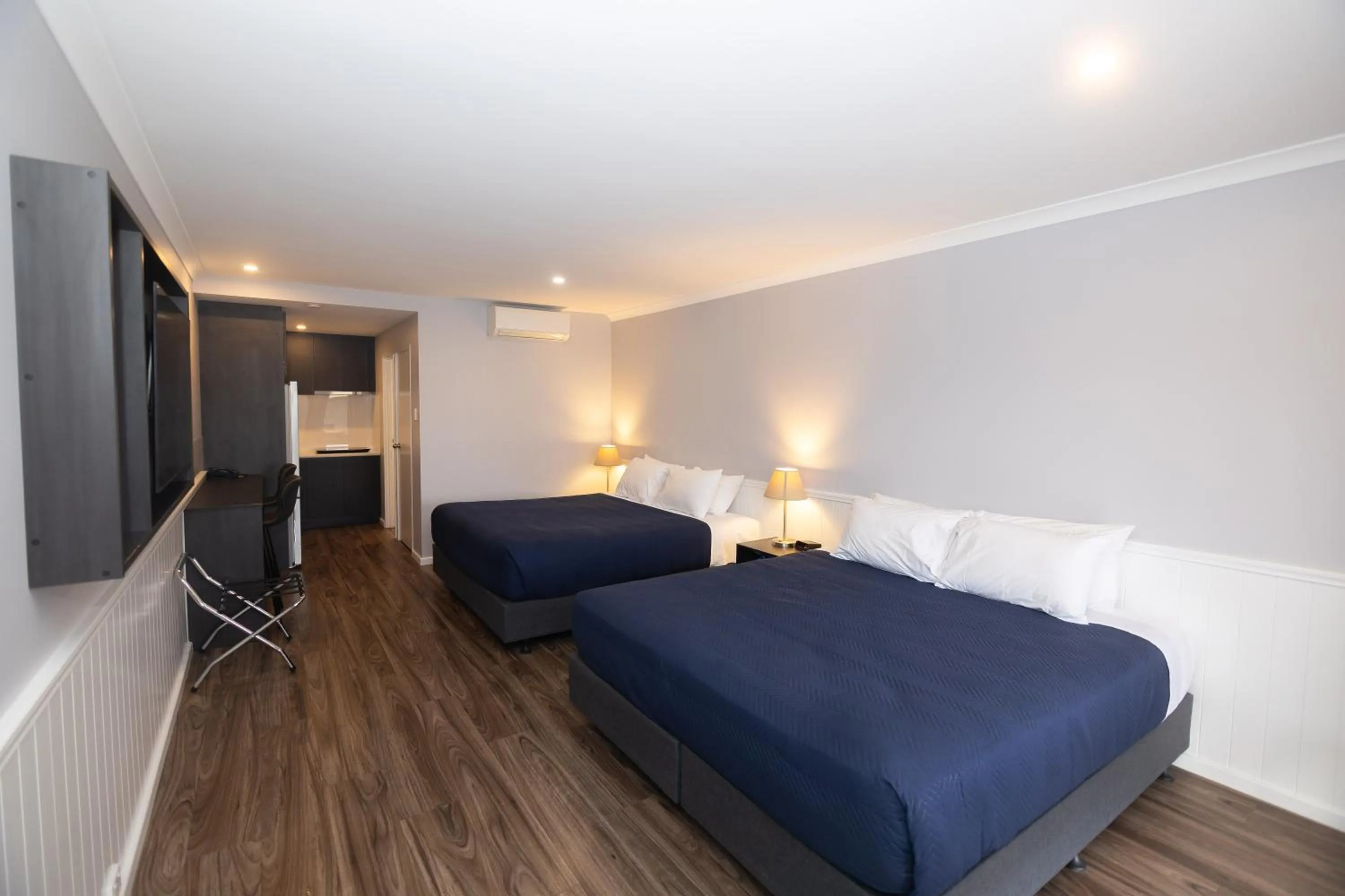 Bedroom, Bed in Dog Rock Motel