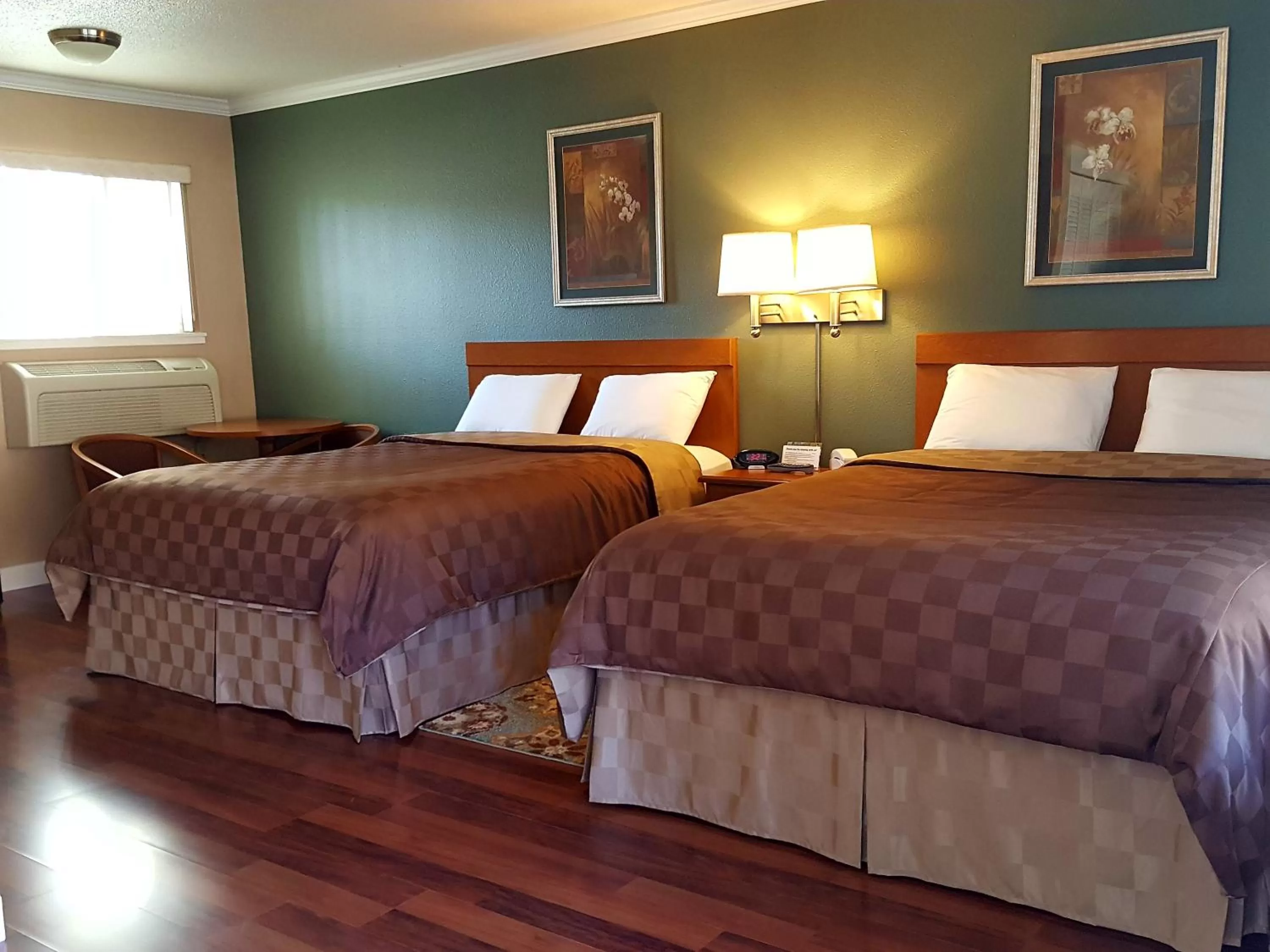 Bed in Maple Leaf Motel