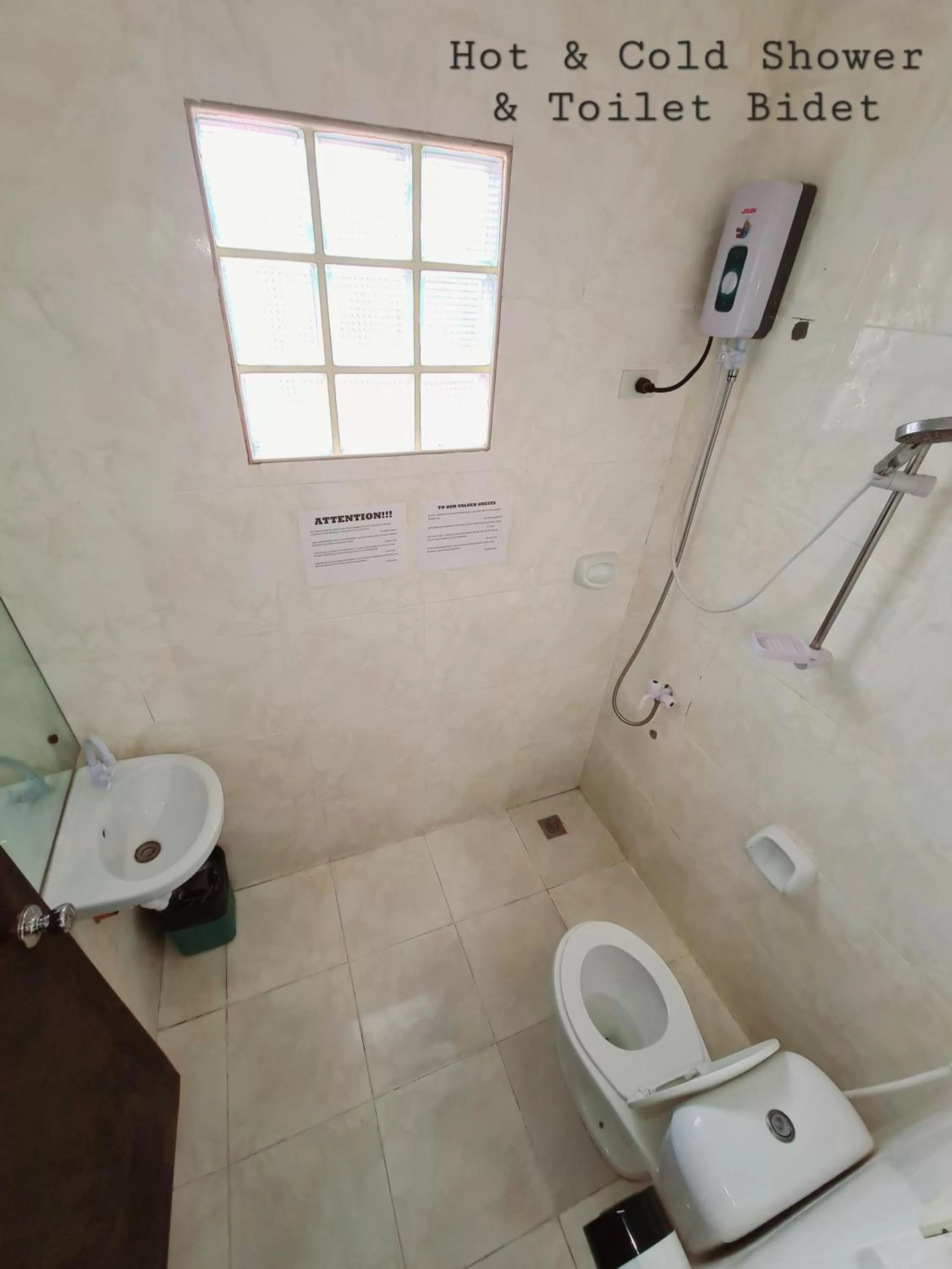 Toilet in La-Familia Guest House