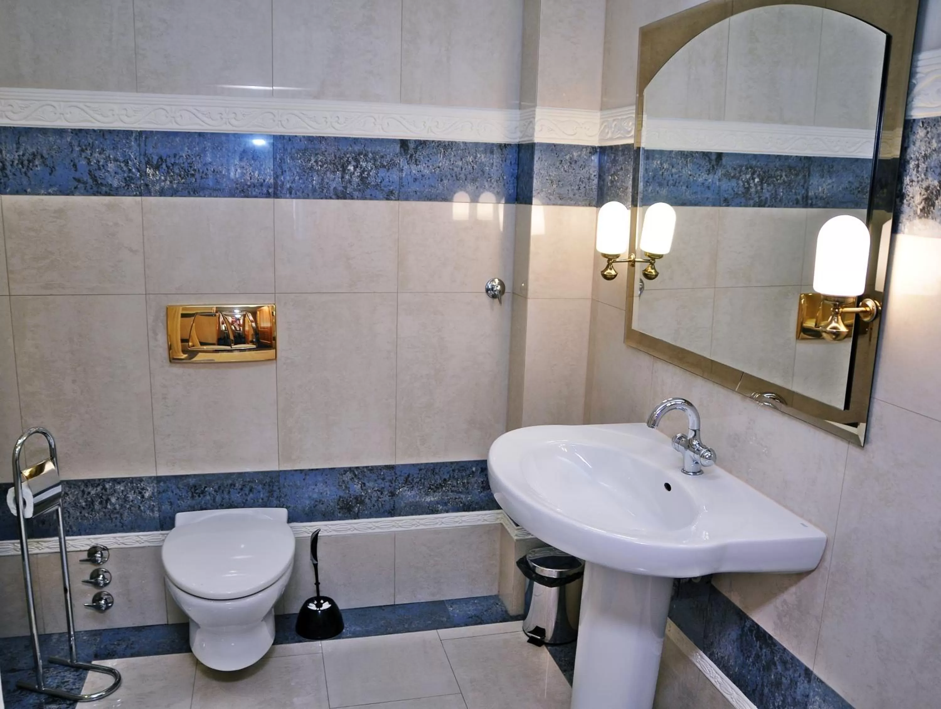 Bathroom in Hotel Royal