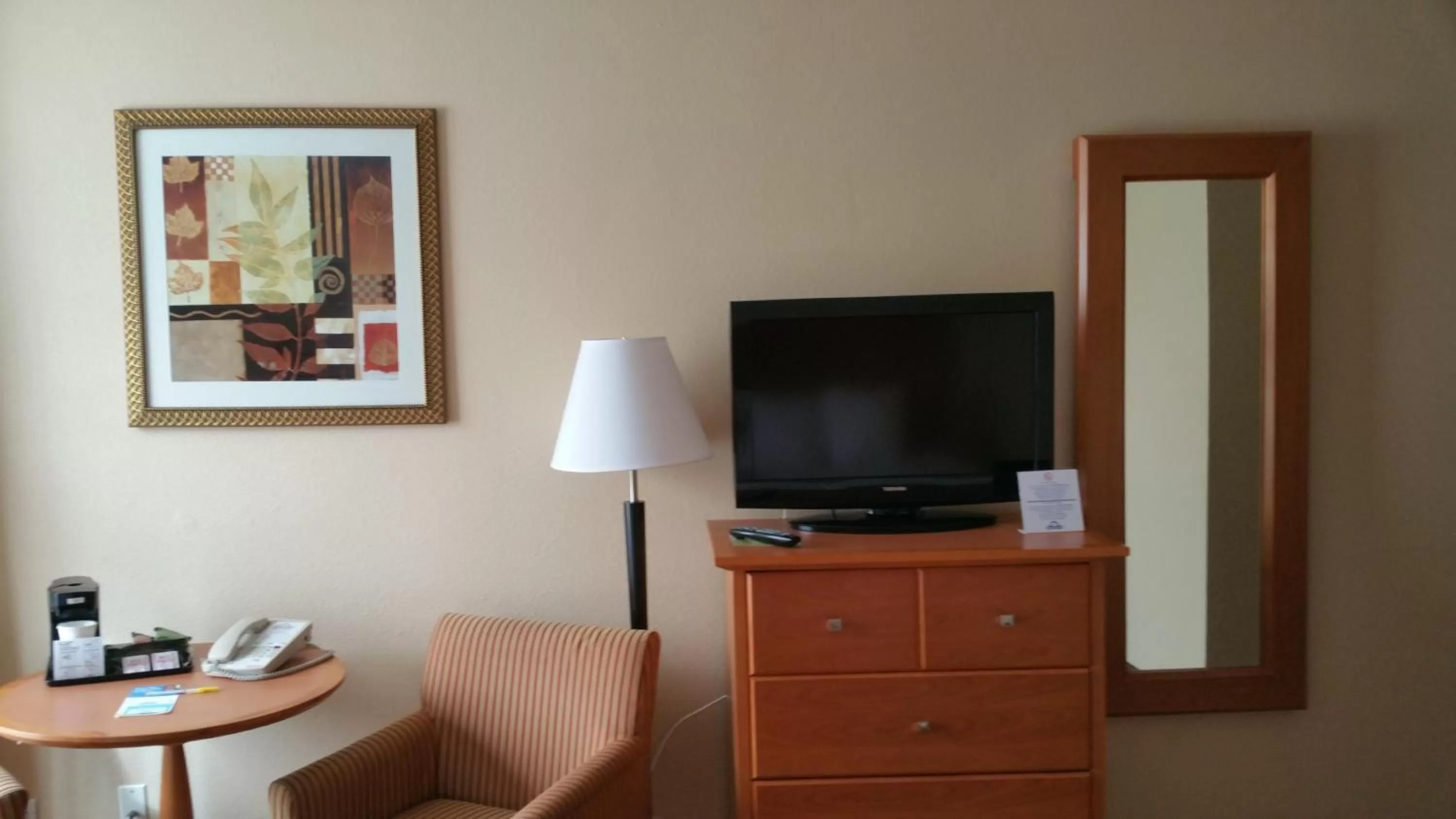 TV and multimedia in Days Inn by Wyndham Edmonton Downtown