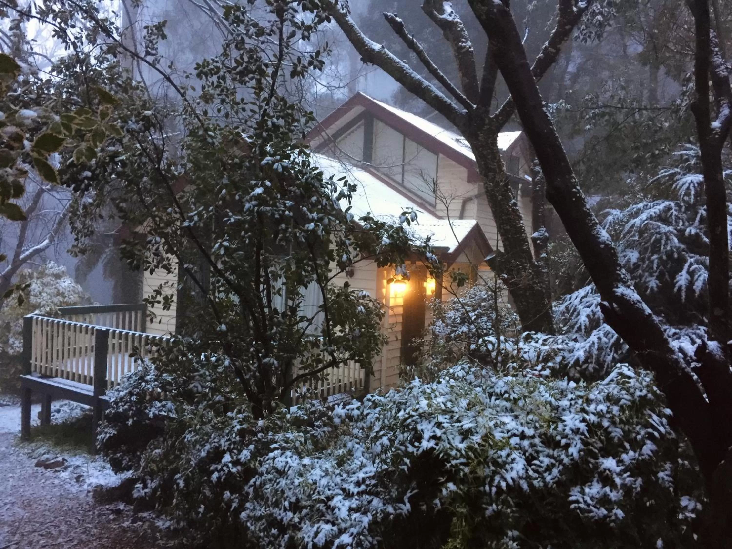 Property building in Cambridge Cottages