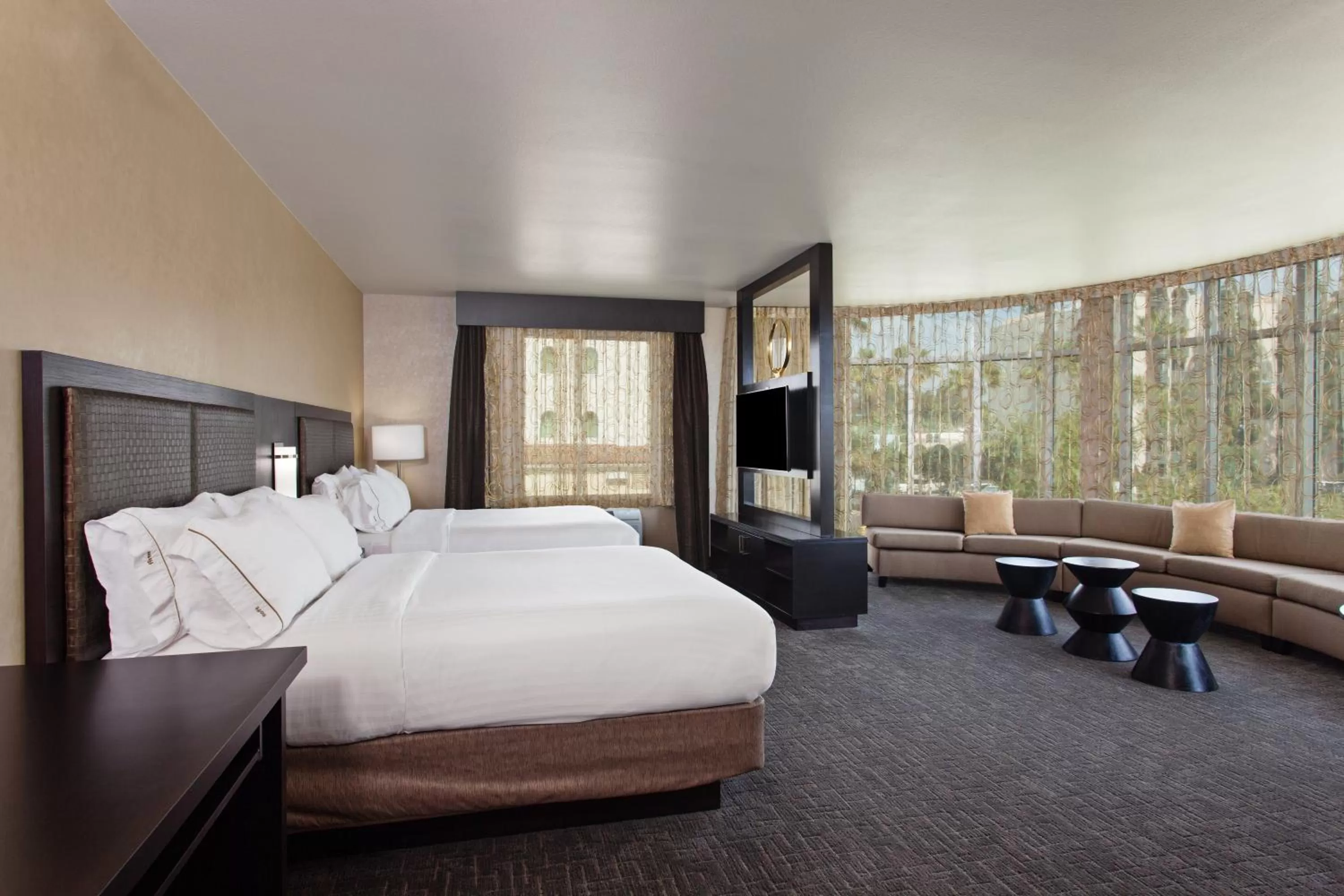 Photo of the whole room, Bed in Holiday Inn Express & Suites Anaheim Resort Area by IHG
