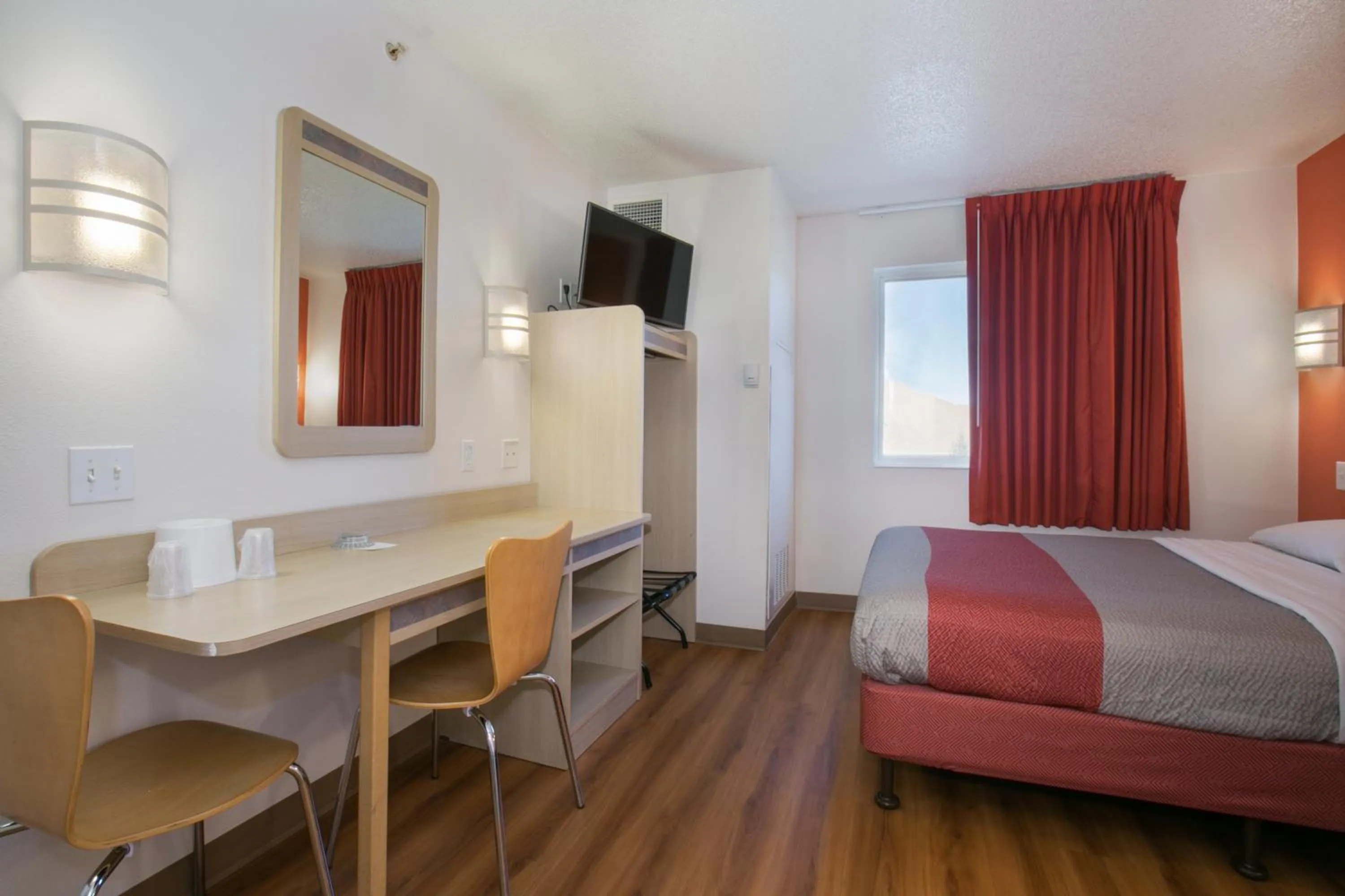 Bedroom, Bed in Motel 6-Brooklyn Center, MN - Minneapolis