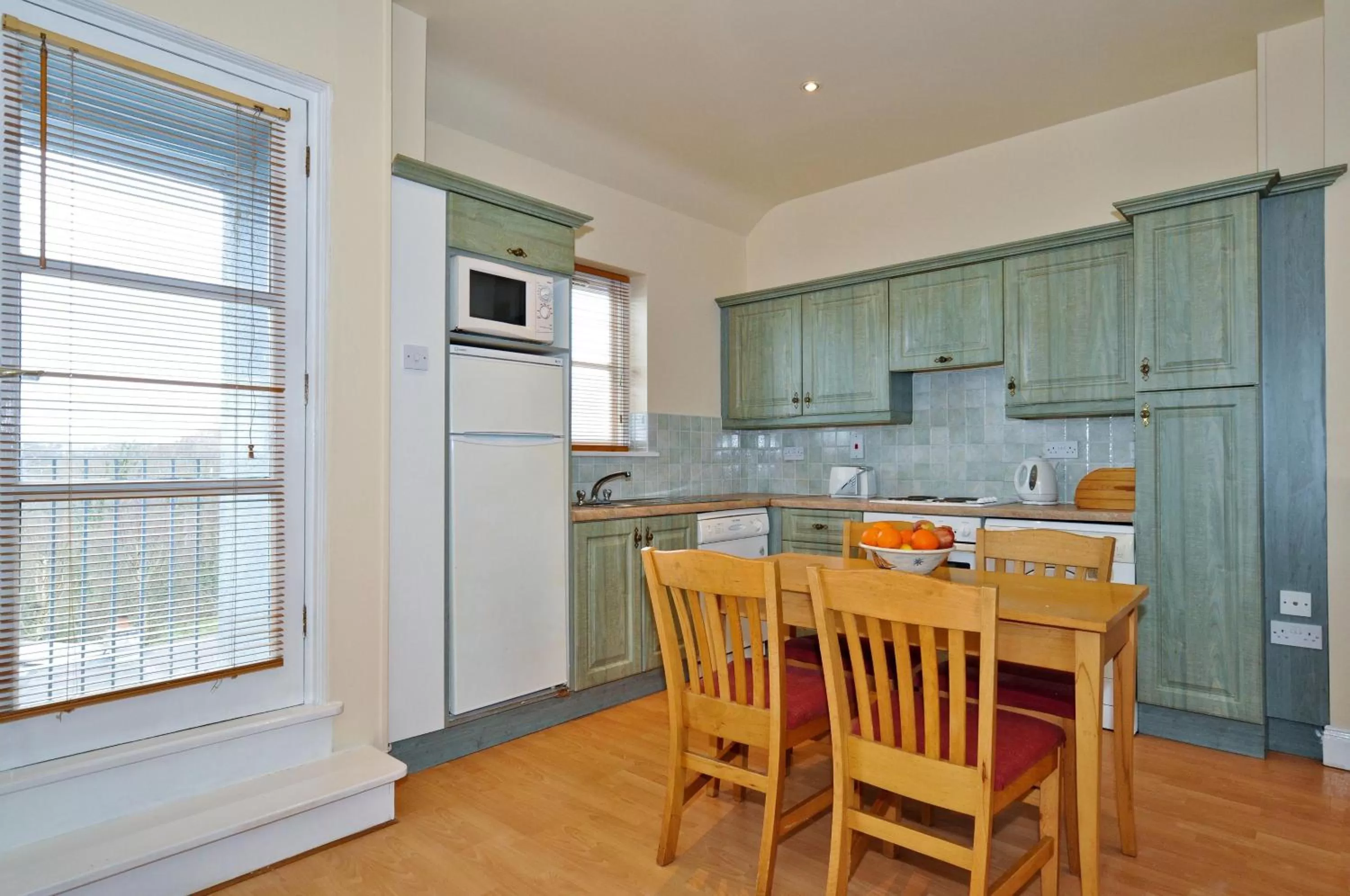 Dining area, Kitchen/Kitchenette in Boffin Lodge Guest House