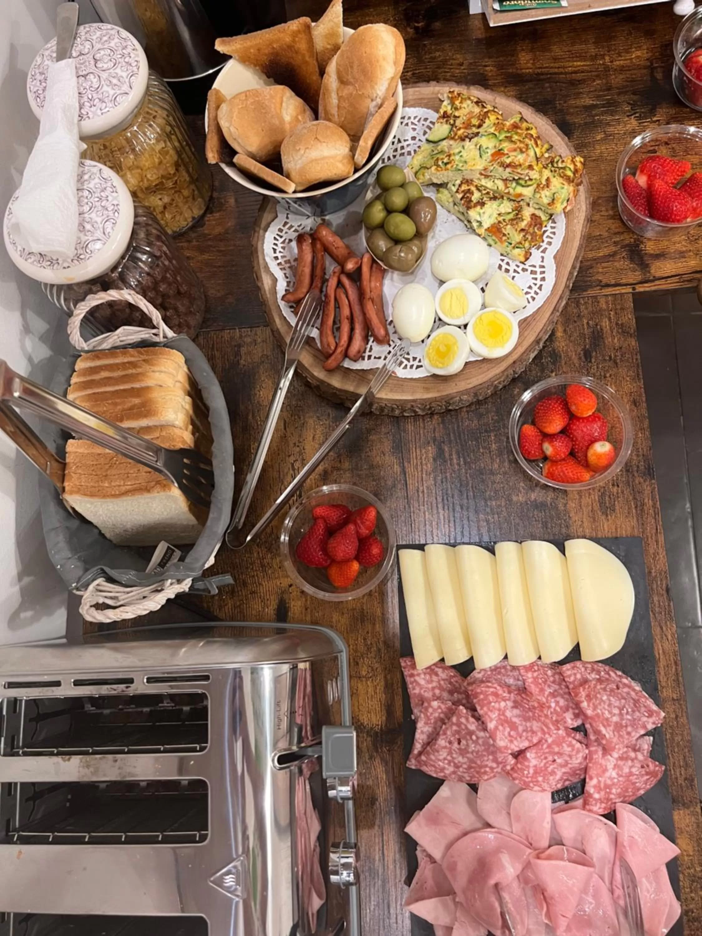 Continental breakfast, Breakfast in DhOME B&B