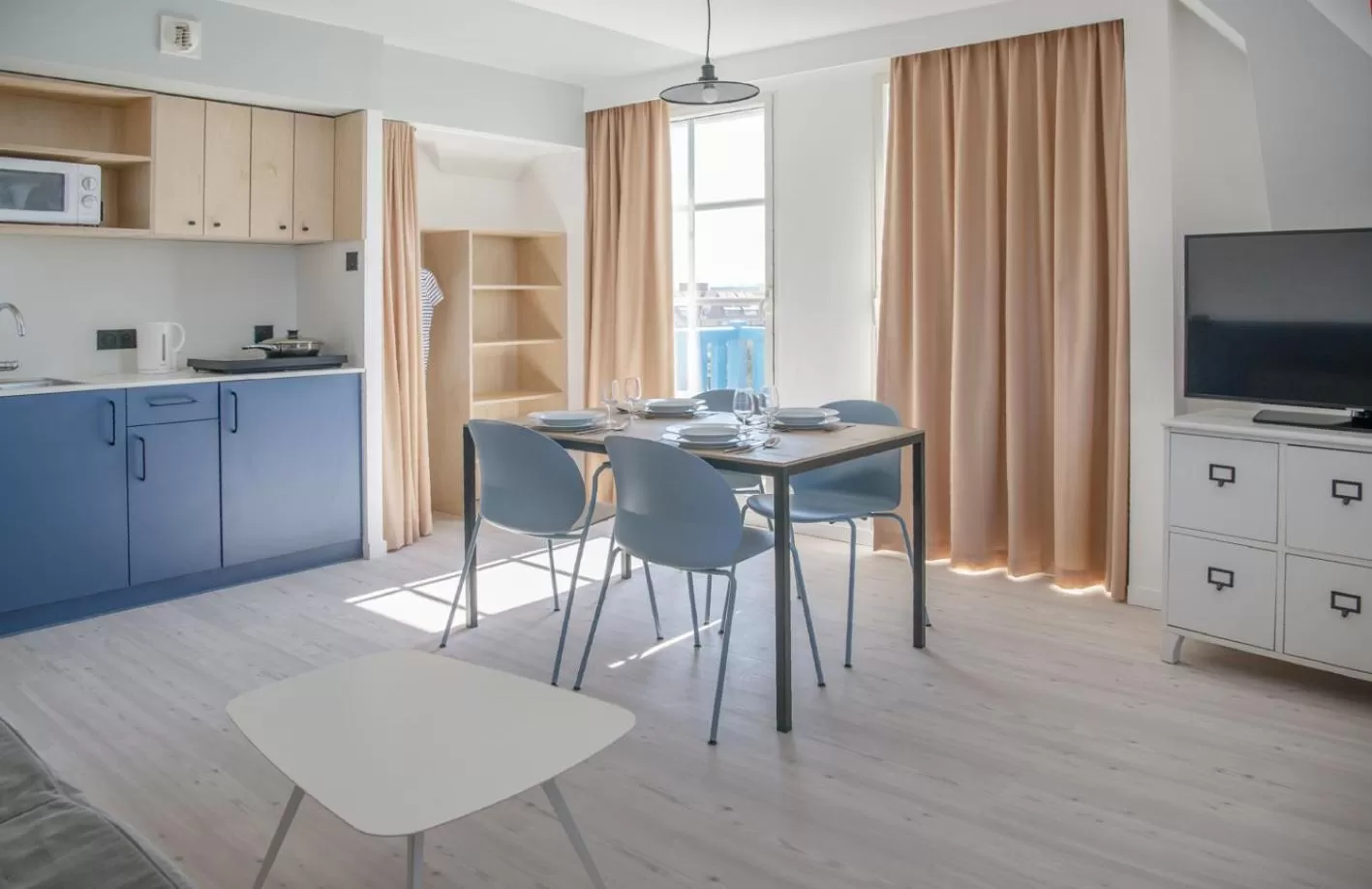 Photo of the whole room in ibis Styles Deauville Villers Plage