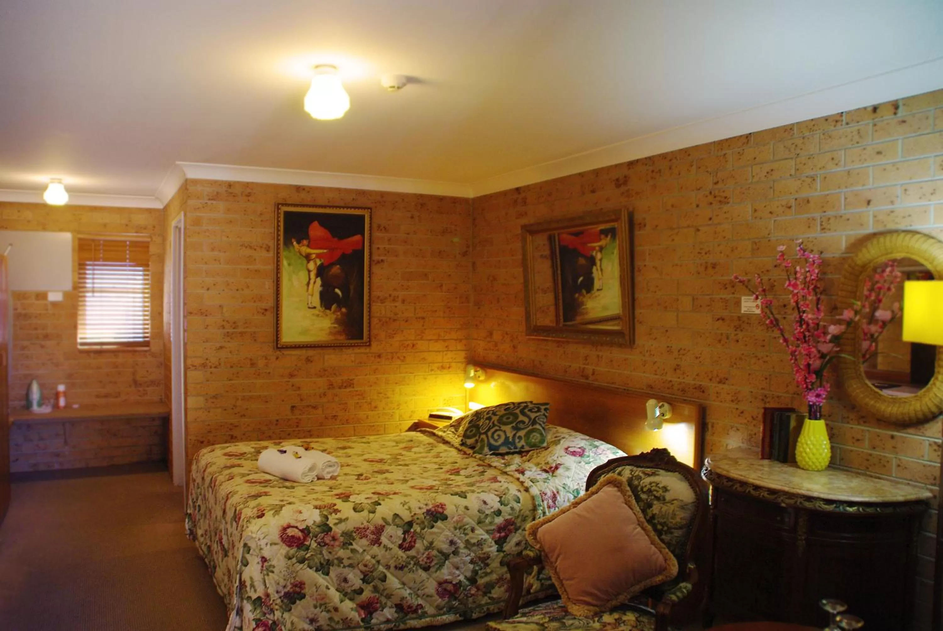 Bed in White Lanterns Motel