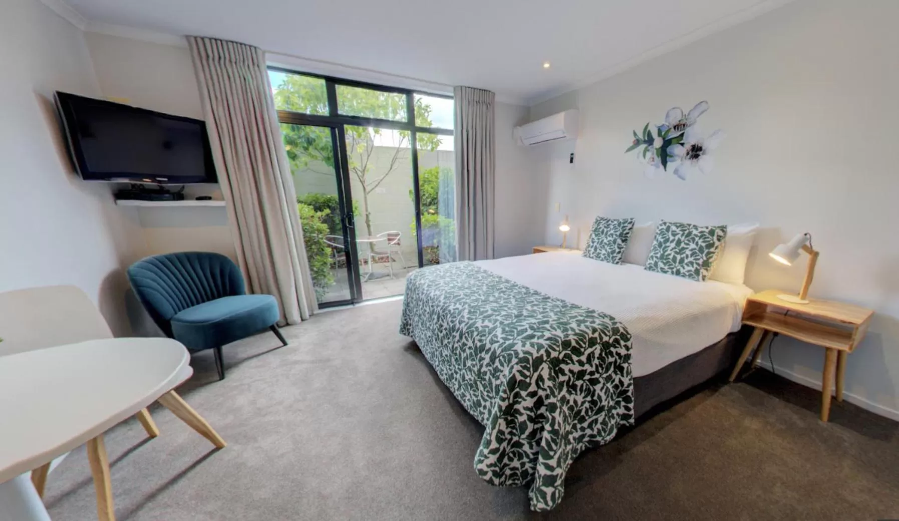 Photo of the whole room, Bed in Alpine Lake Motel