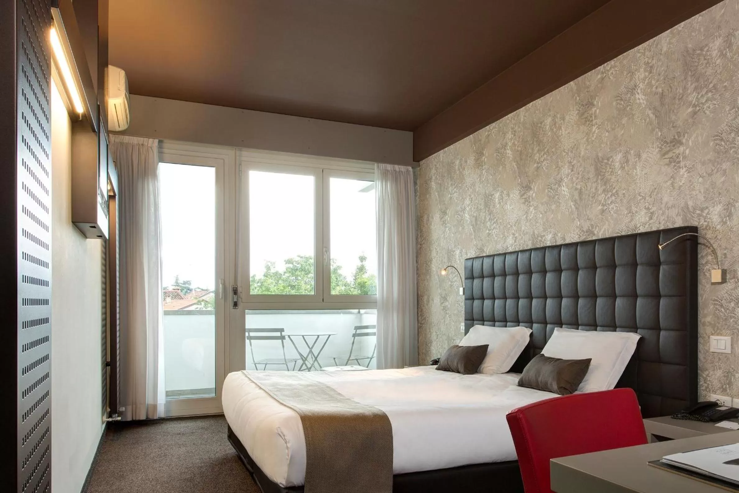 Balcony/Terrace, Bed in Best Western Hotel Continental