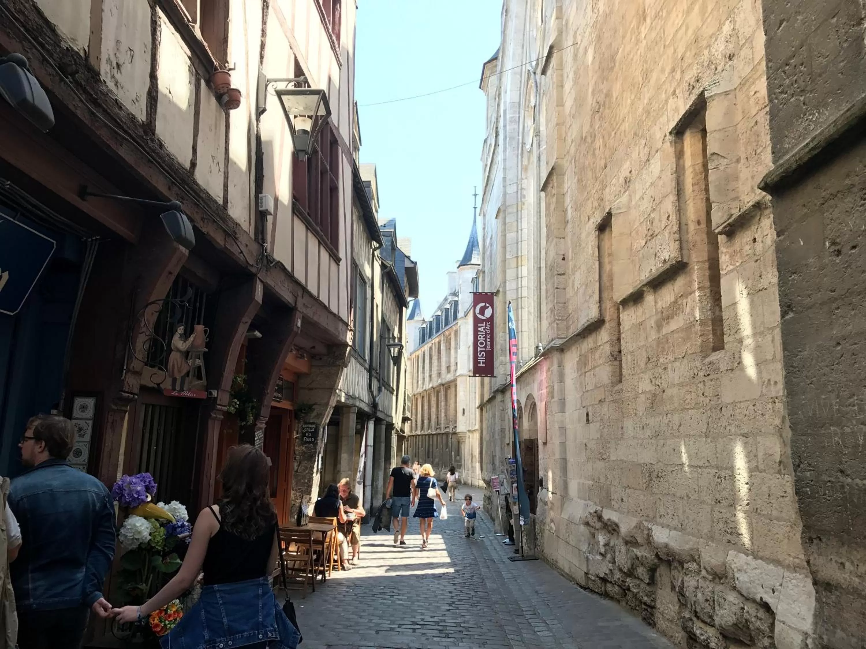 Street view in Hôtel De La Cathédrale