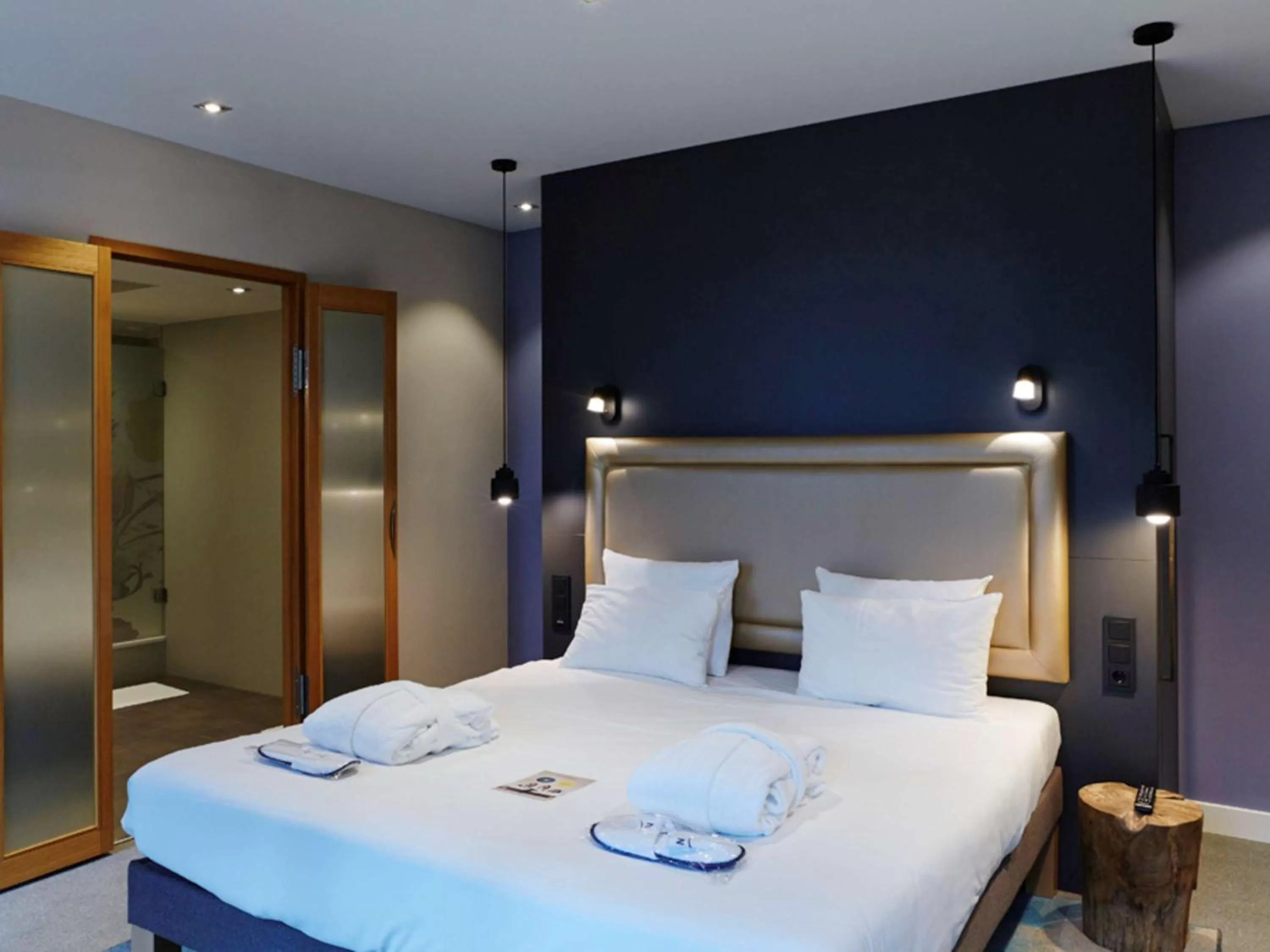 Photo of the whole room, Bed in Novotel München City