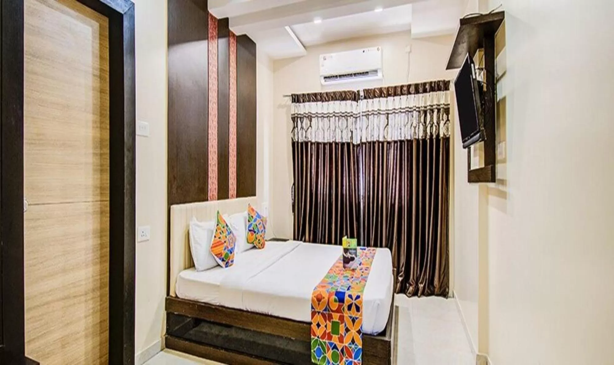 TV and multimedia, Bed in FabHotel Krishna Regency