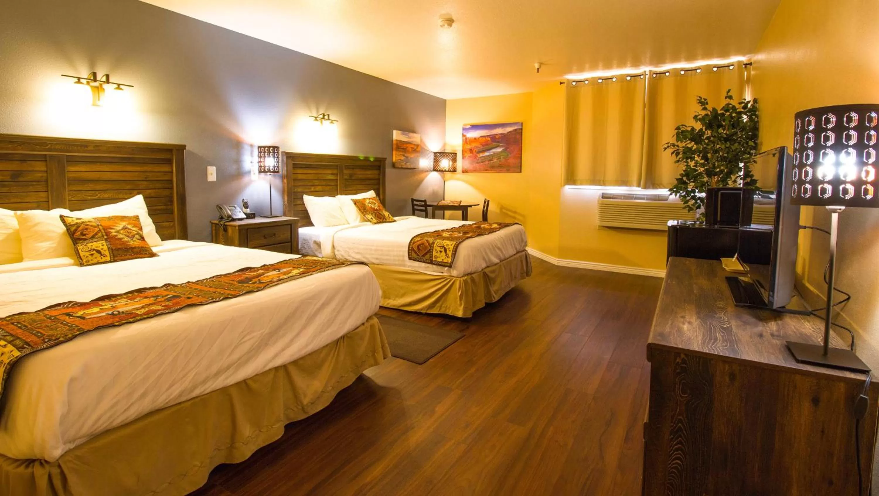 Photo of the whole room, Bed in Ticaboo Lodge