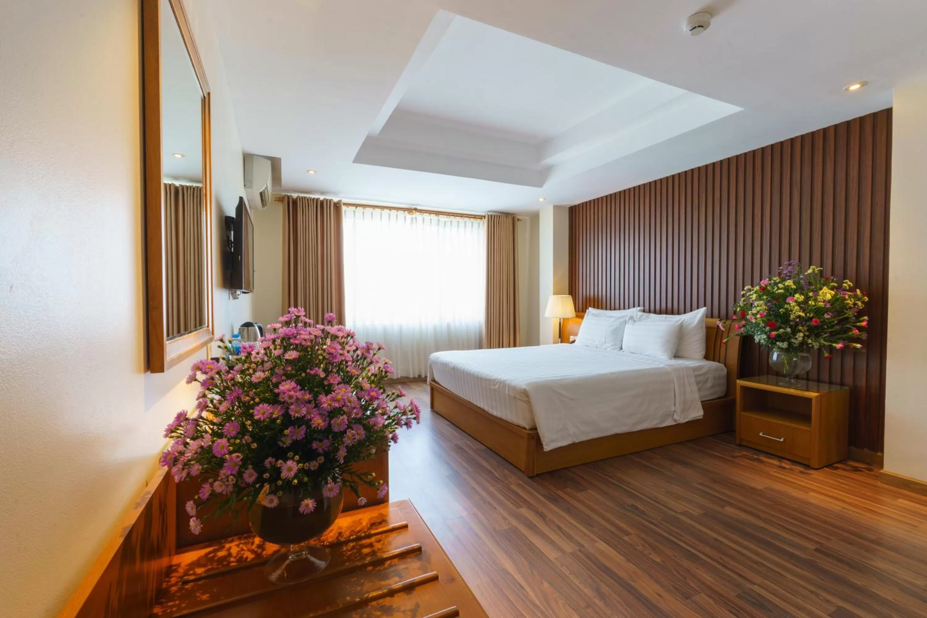 Photo of the whole room, Bed in Roseland Corp Hotel