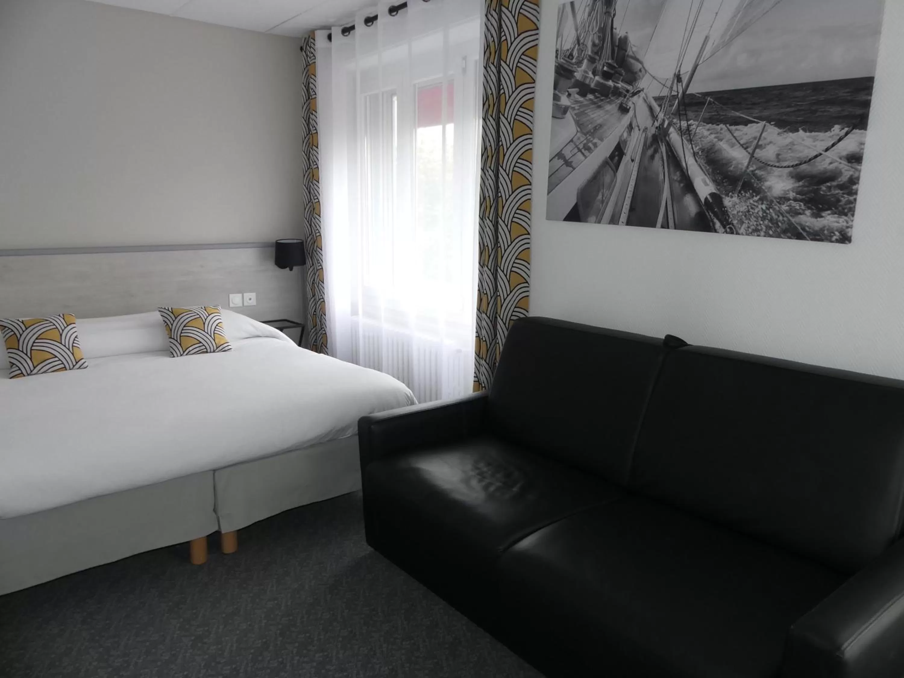 Bed in Logis REX HOTEL Lorient