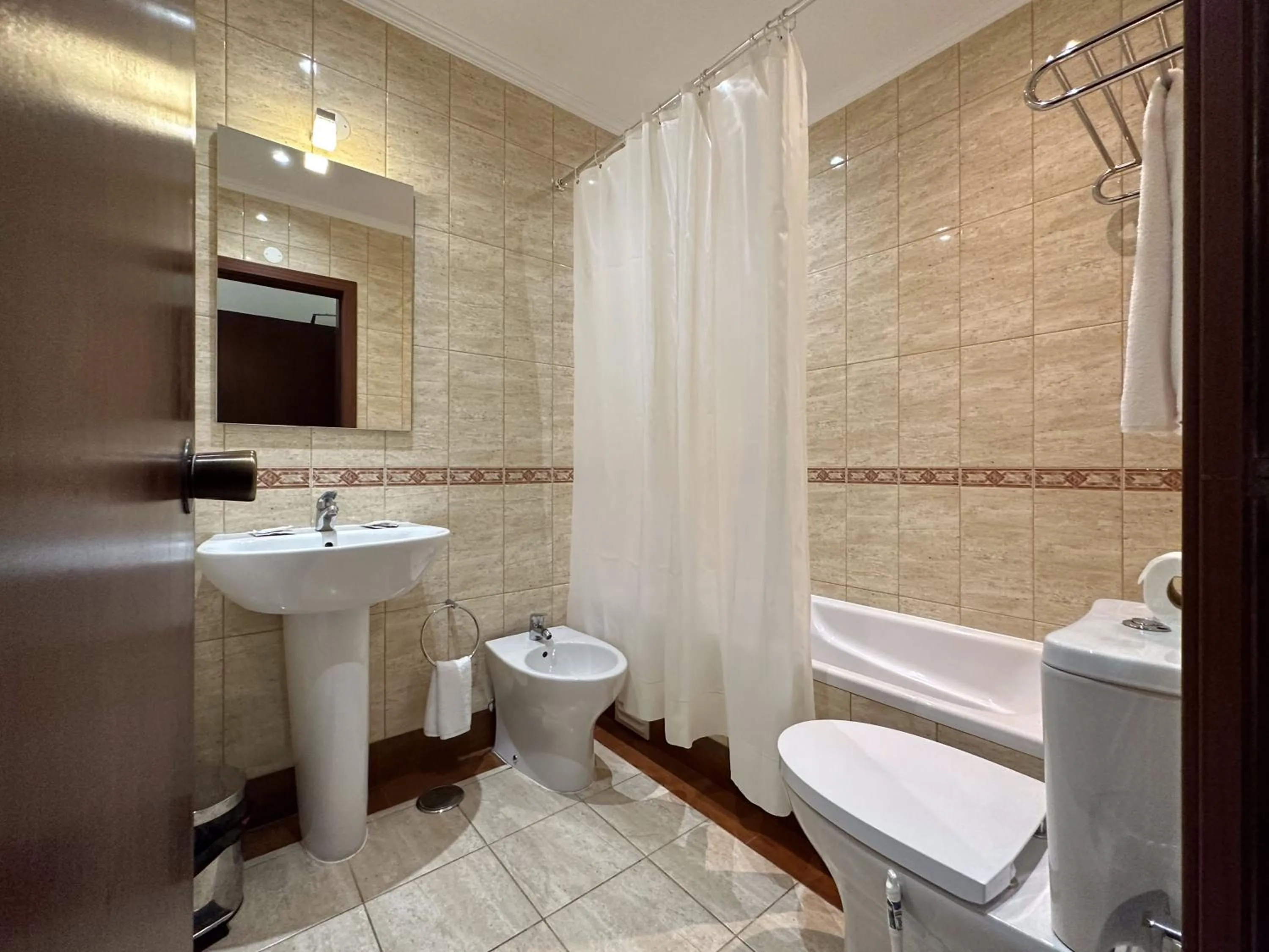 Bathroom in Hotel Avenida Praia