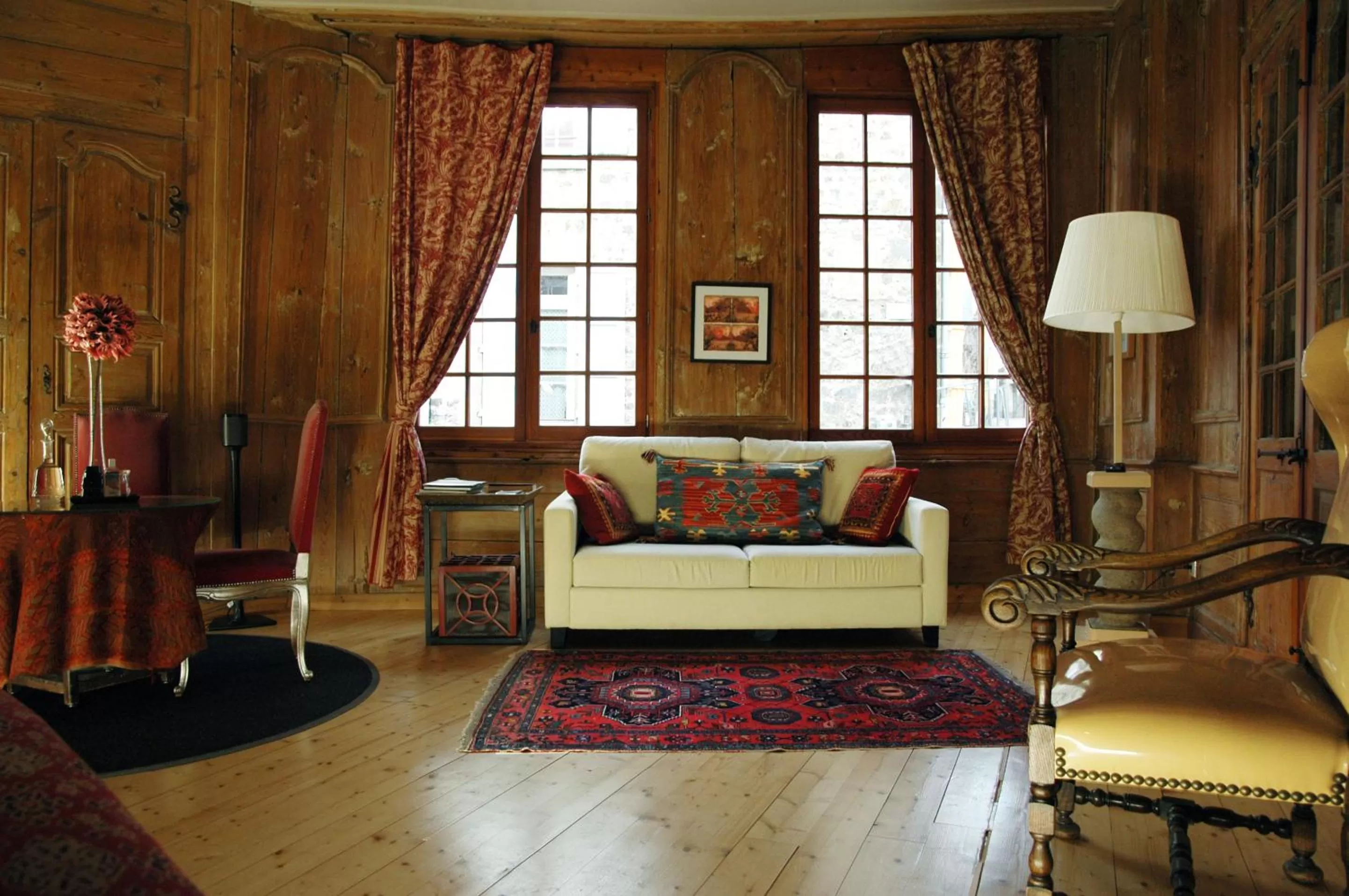 Property building in La Demeure du Lac de Fugeres