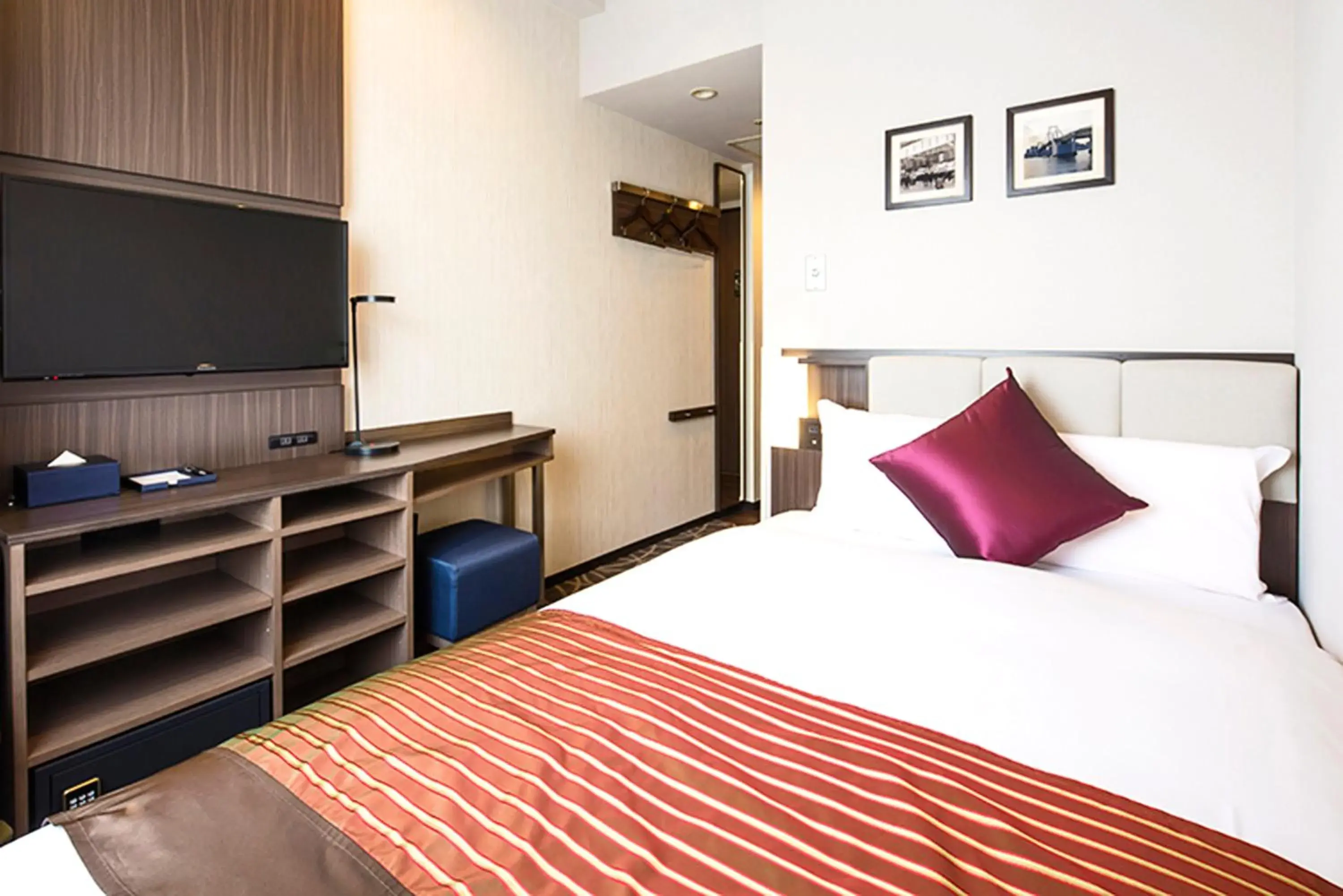 Standard Double Room with Small Double Bed - single occupancy - Non-Smoking in HOTEL MYSTAYS Ueno East Standard Double Room with Small Double Bed - single occupancy - Non-Smoking in HOTEL MYSTAYS Ueno East