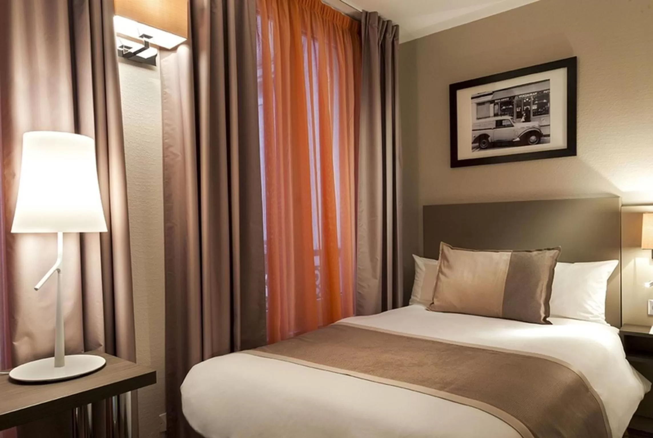 Bed in Timhotel Opera Madeleine