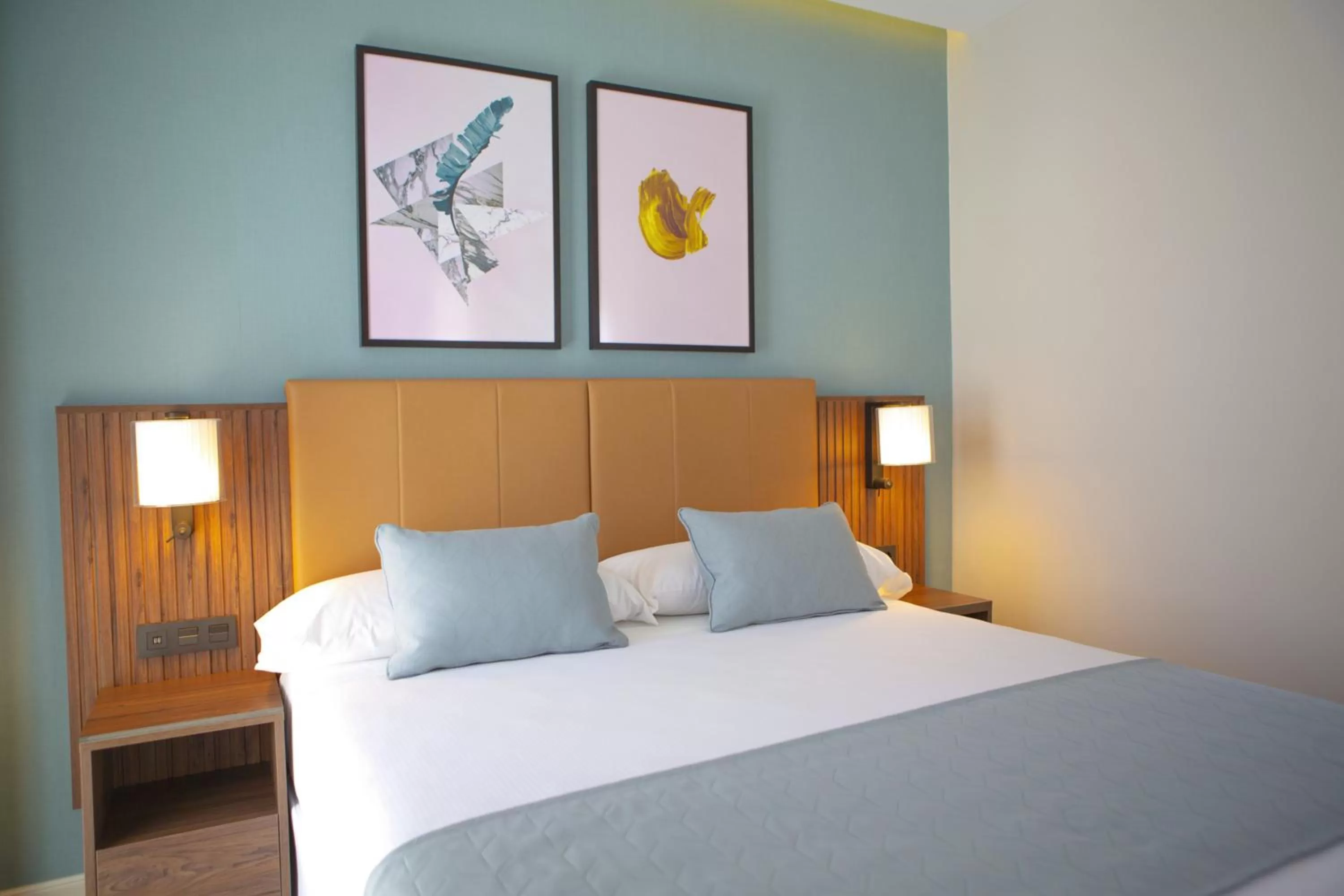 Bed in Riu Plaza España