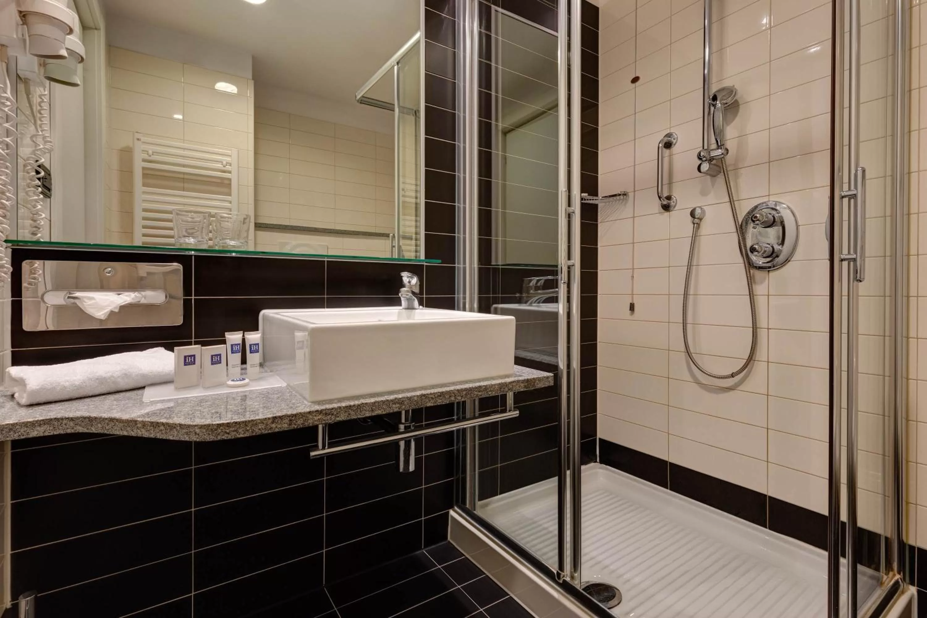 Bathroom in iH Hotels Roma Z3