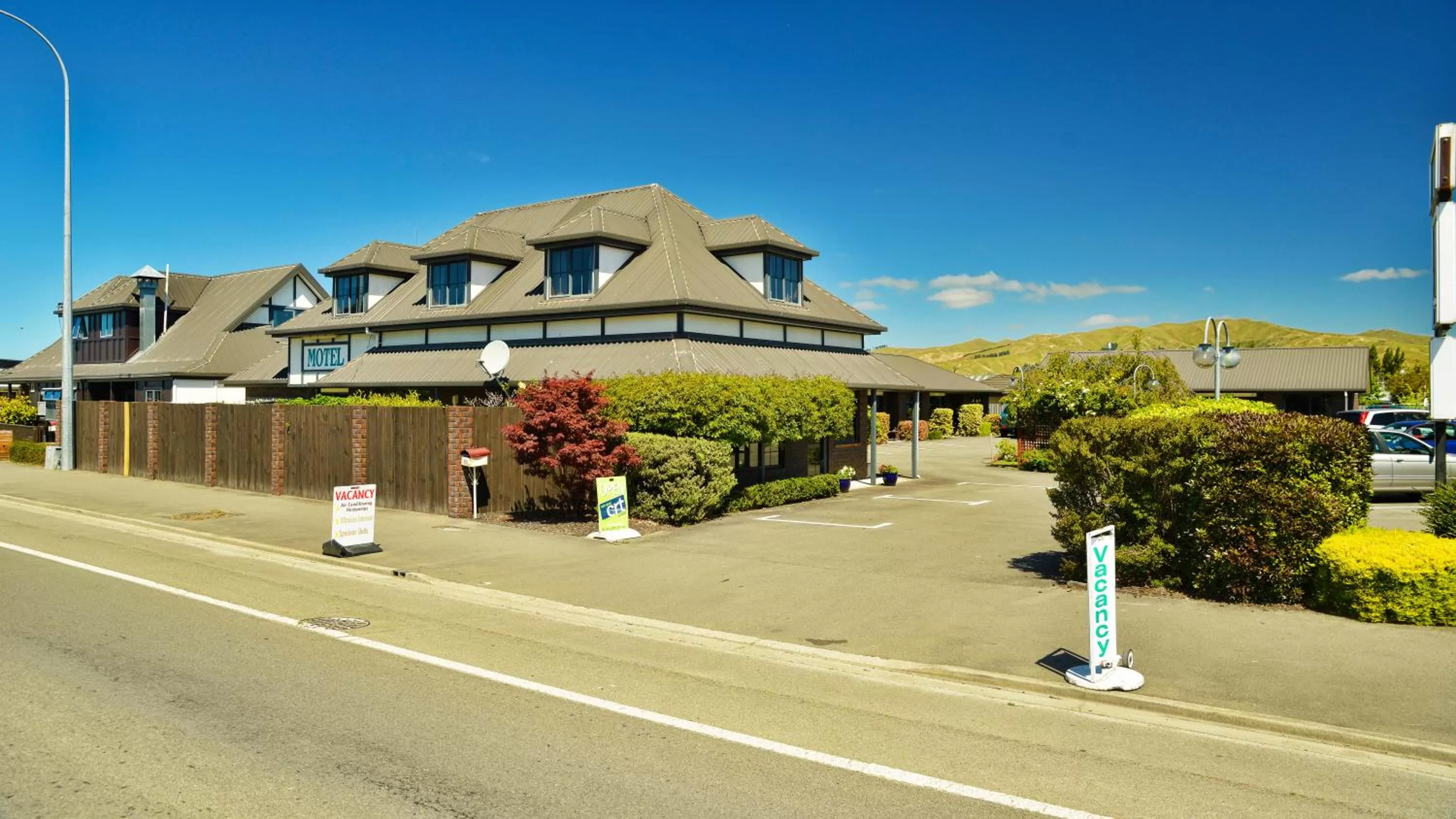 Facade/entrance in Aston Court Motel
