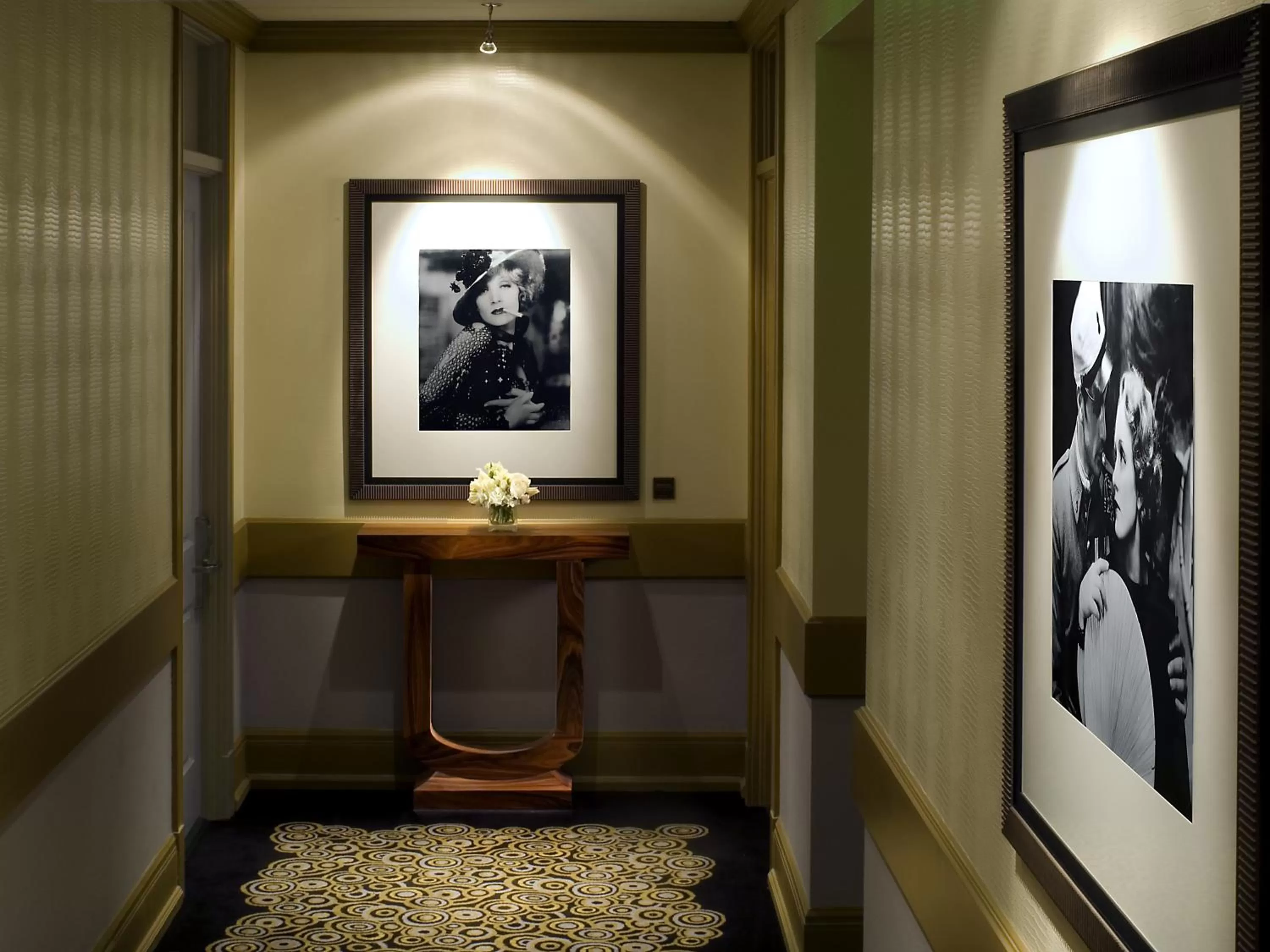 Decorative detail in Hotel DeLuxe