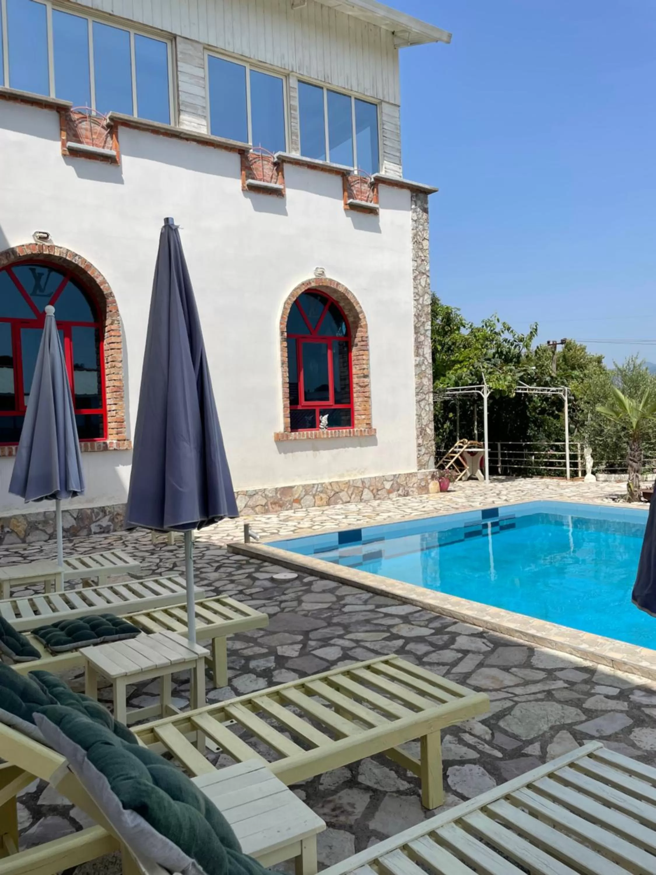 Swimming pool in Vila Livio - Guest house Rreshen Mirdite